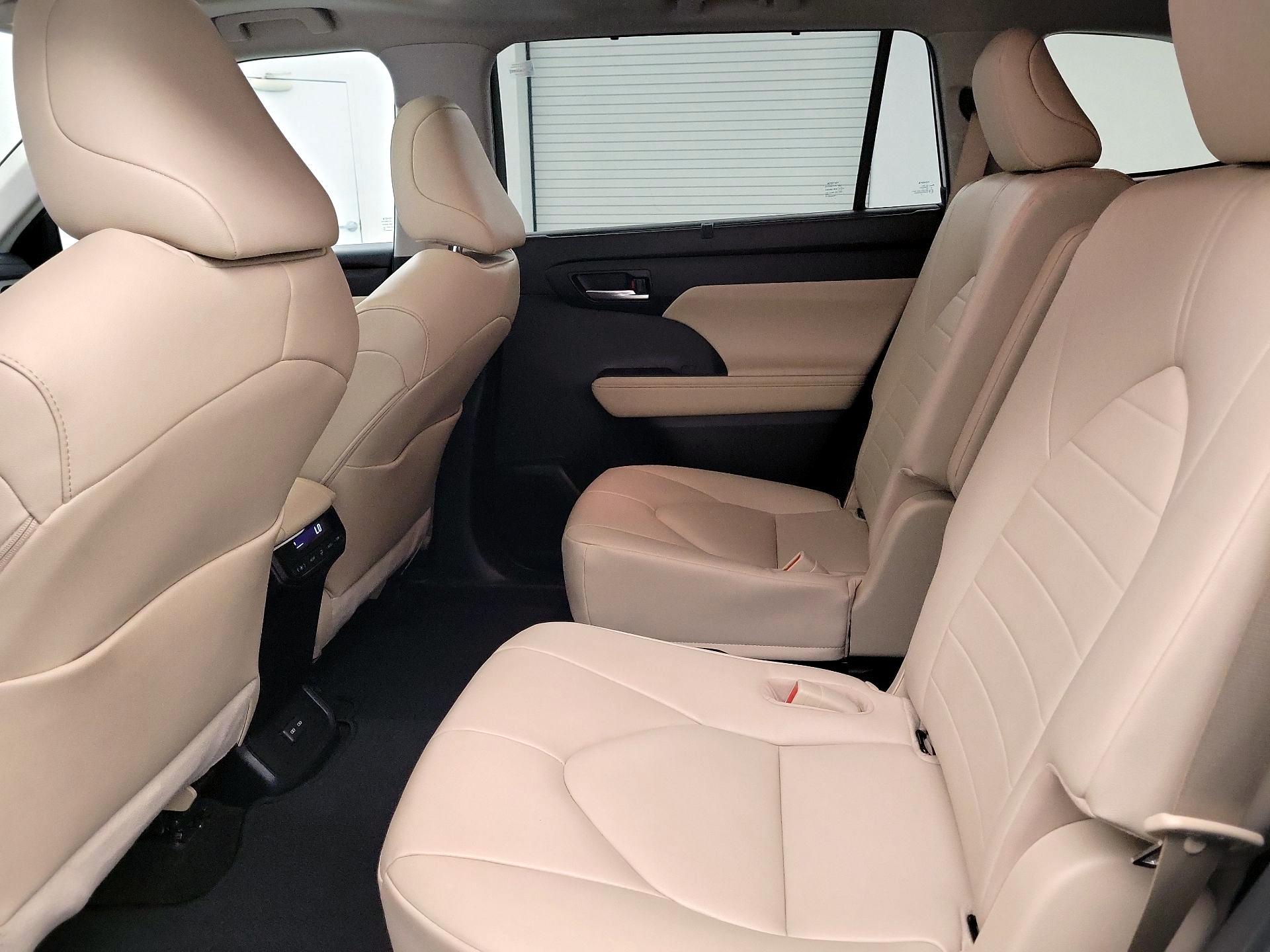 Thumbnail: 2023 Toyota Highlander - 20