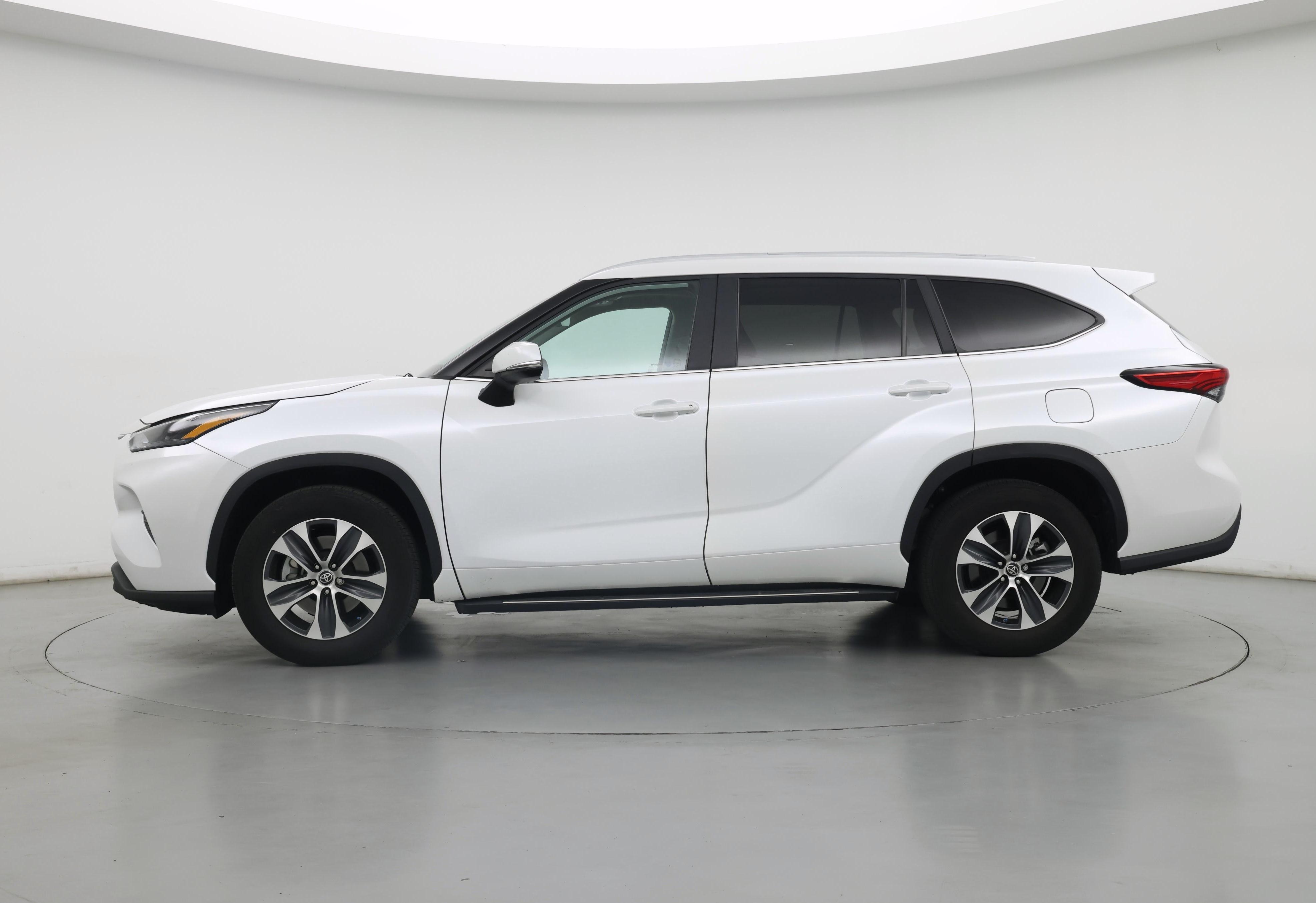 Thumbnail: 2023 Toyota Highlander - 3