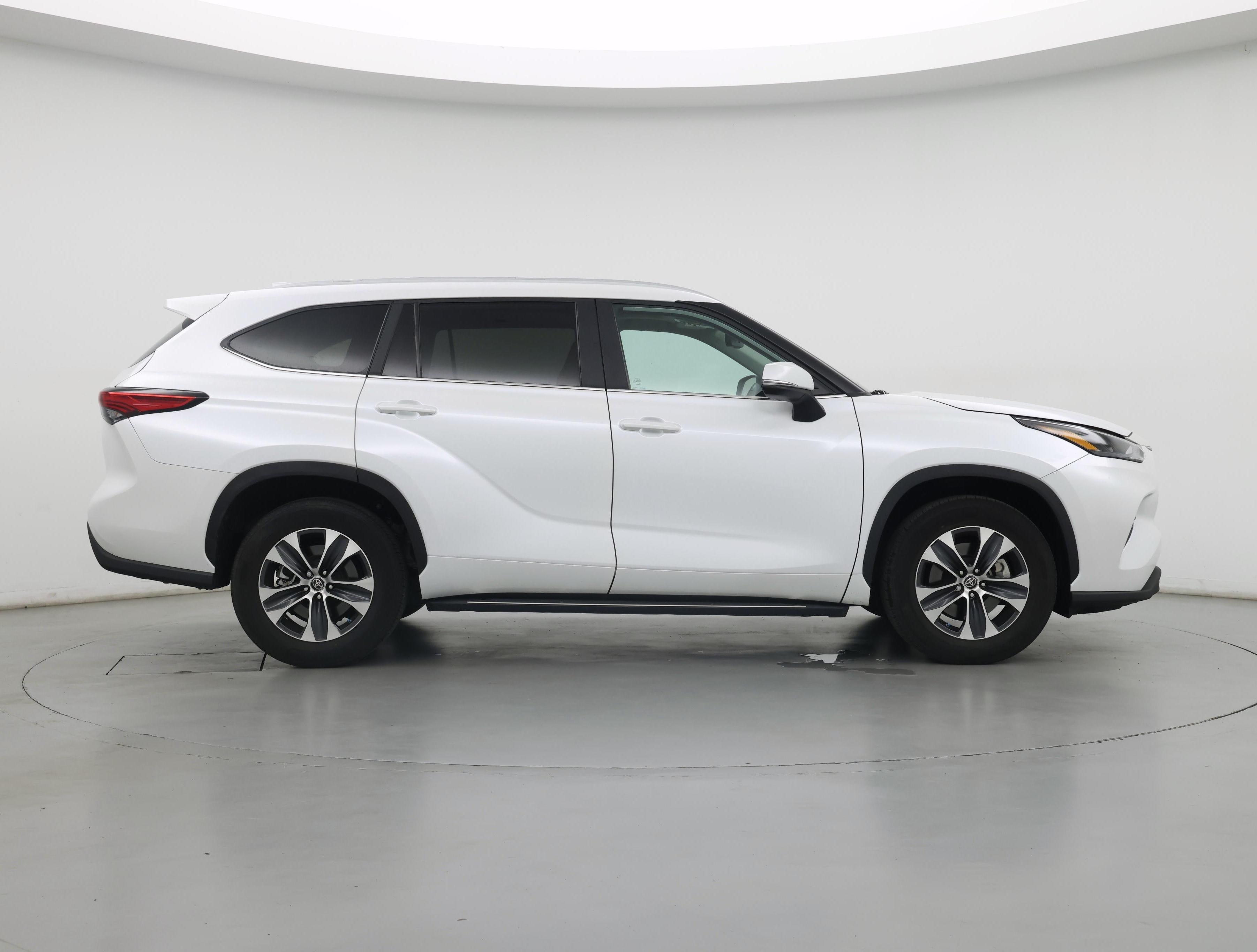 Thumbnail: 2023 Toyota Highlander - 7