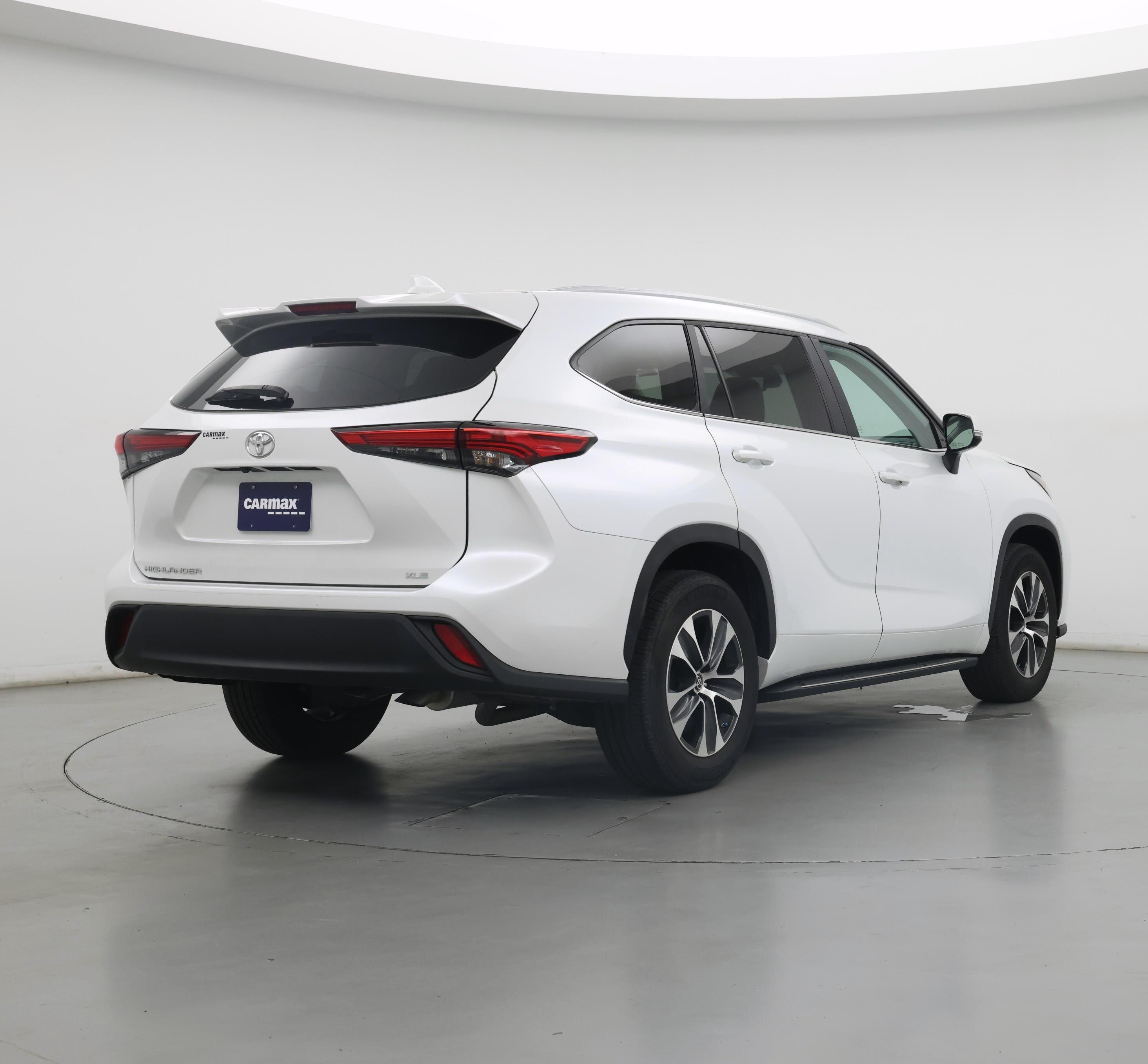 Thumbnail: 2023 Toyota Highlander - 8