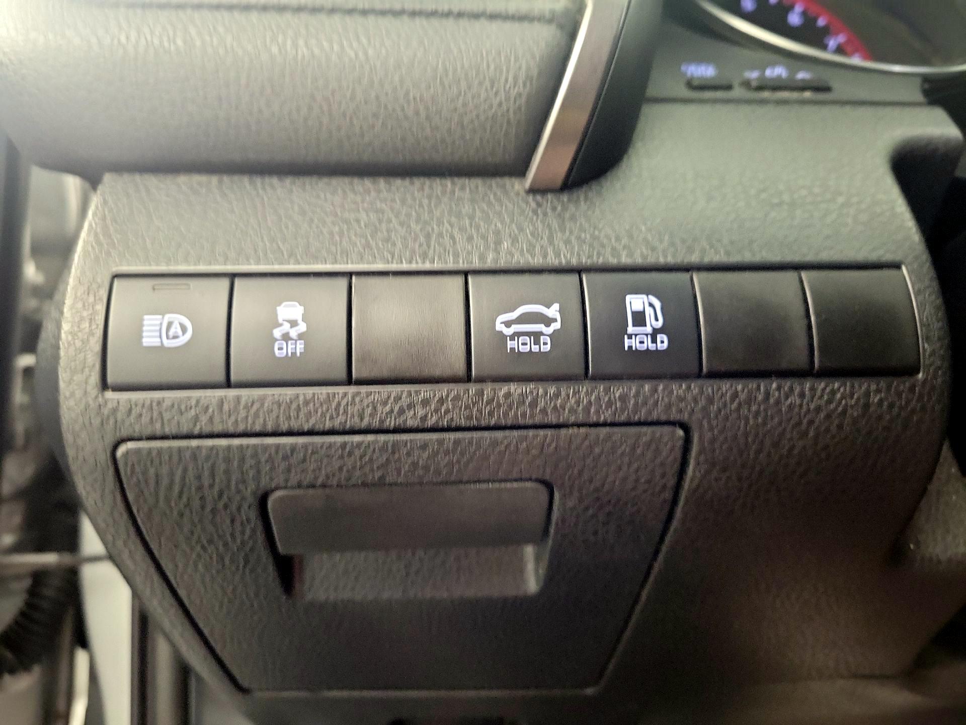 Thumbnail: 2019 Toyota Camry - 13