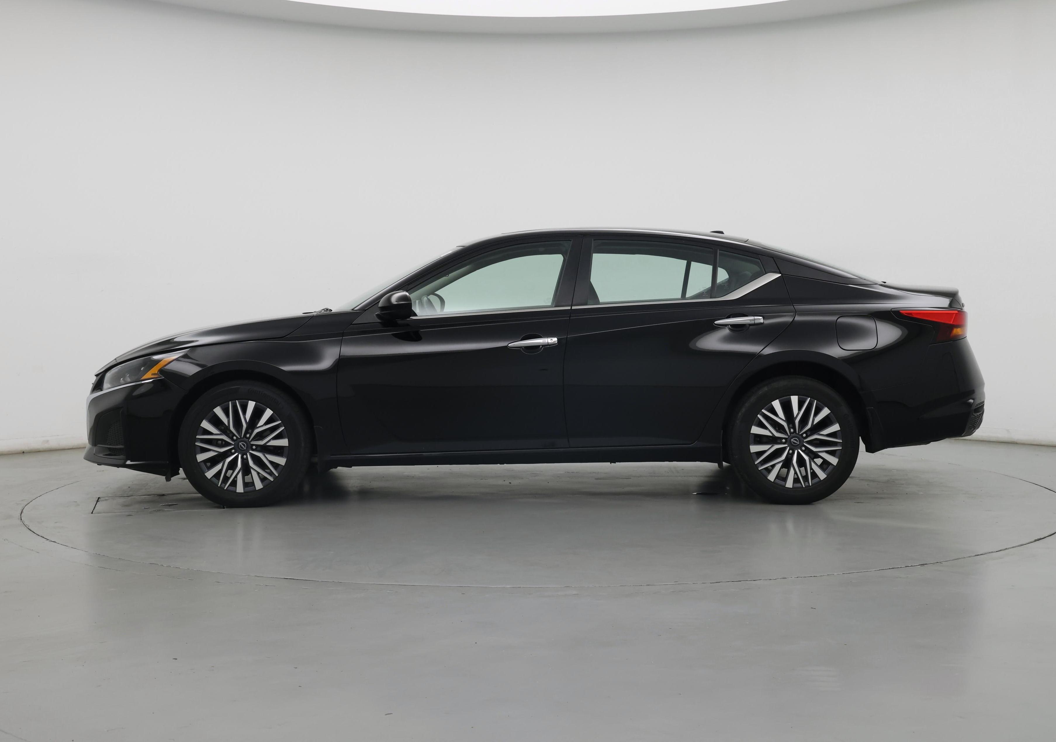 Thumbnail: 2023 Nissan Altima - 3