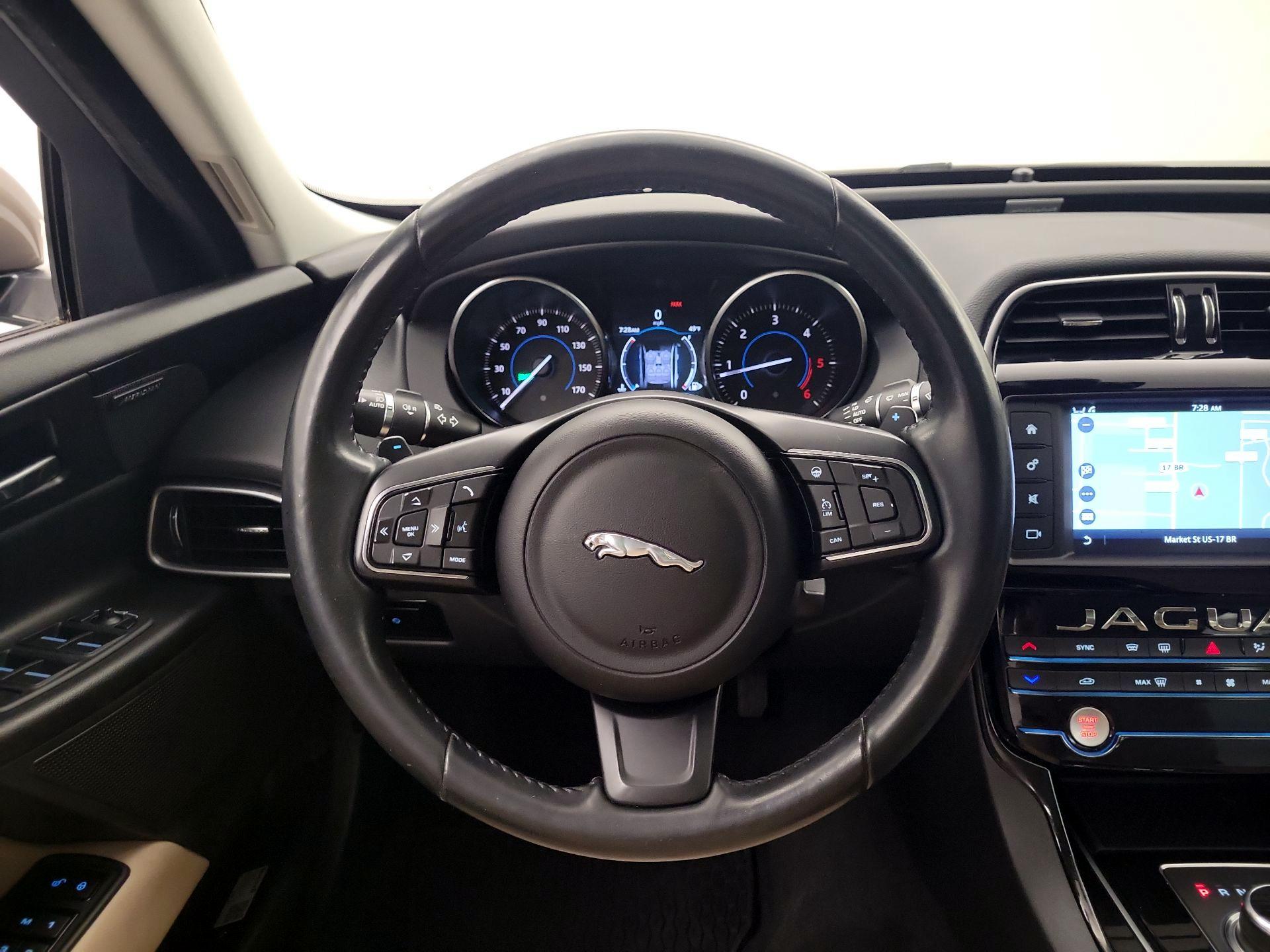 Thumbnail: 2017 Jaguar XE - 10