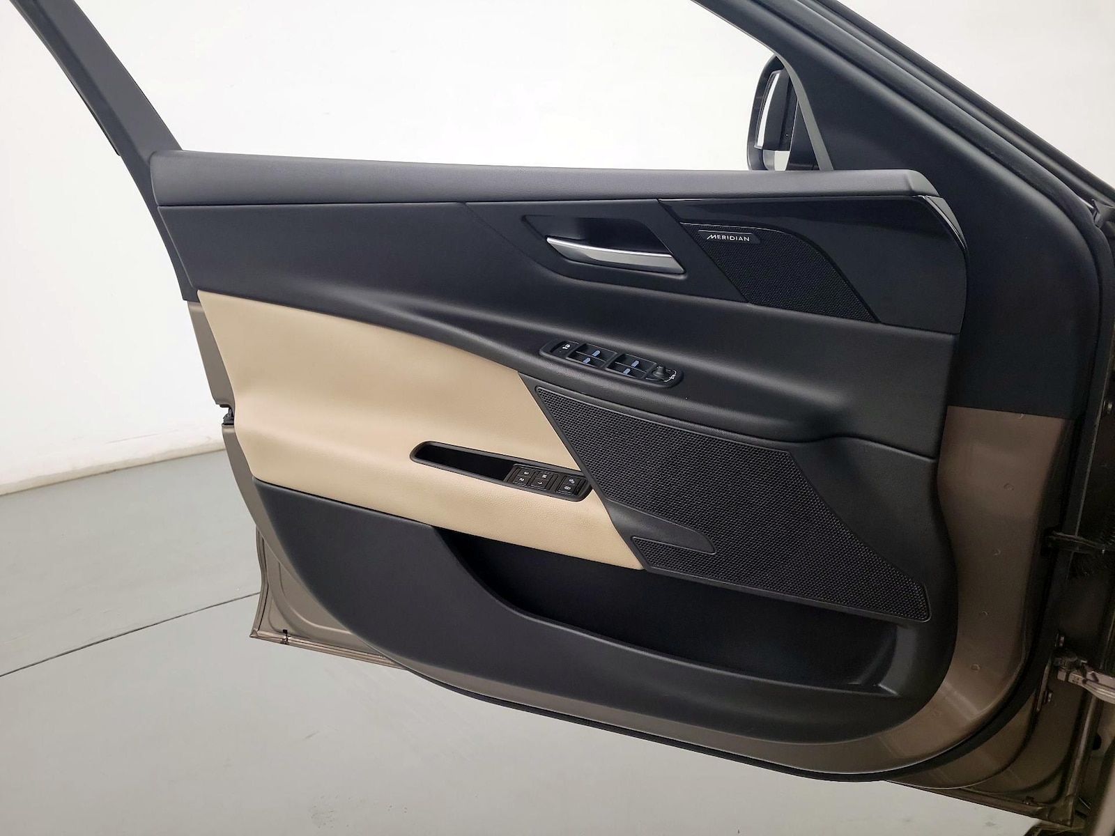 2017 Jaguar XE Premium - Photo 13