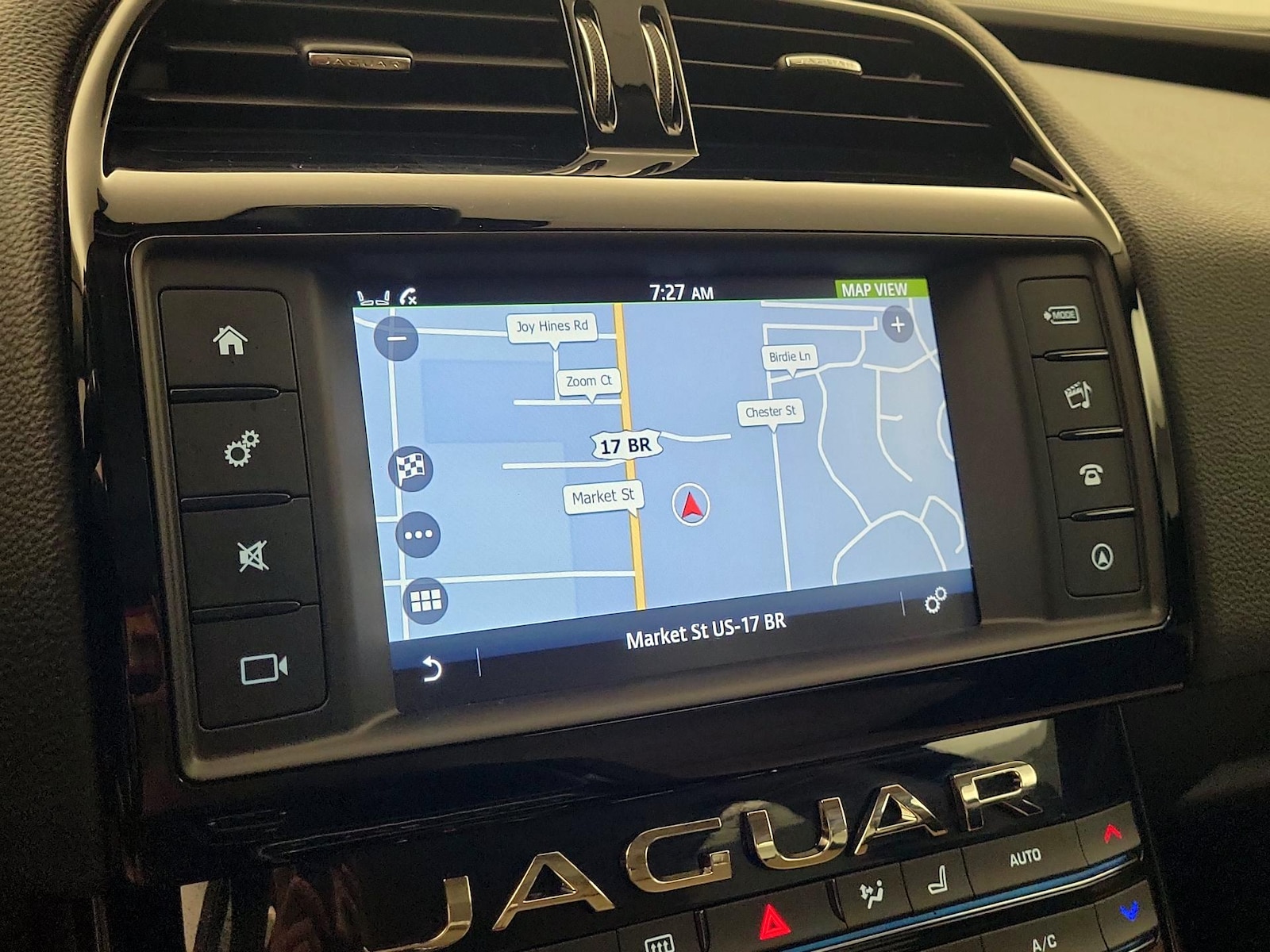 2017 Jaguar XE Premium - Photo 15