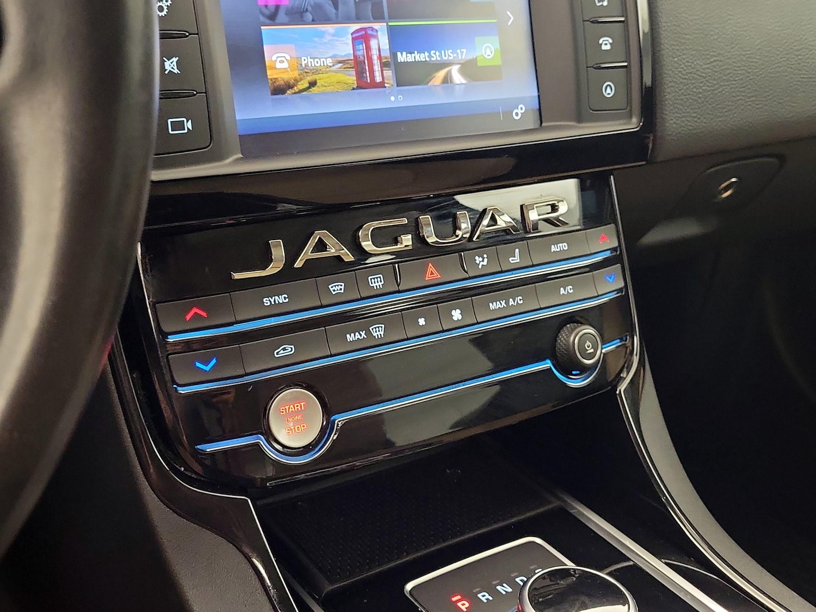 2017 Jaguar XE Premium - Photo 18
