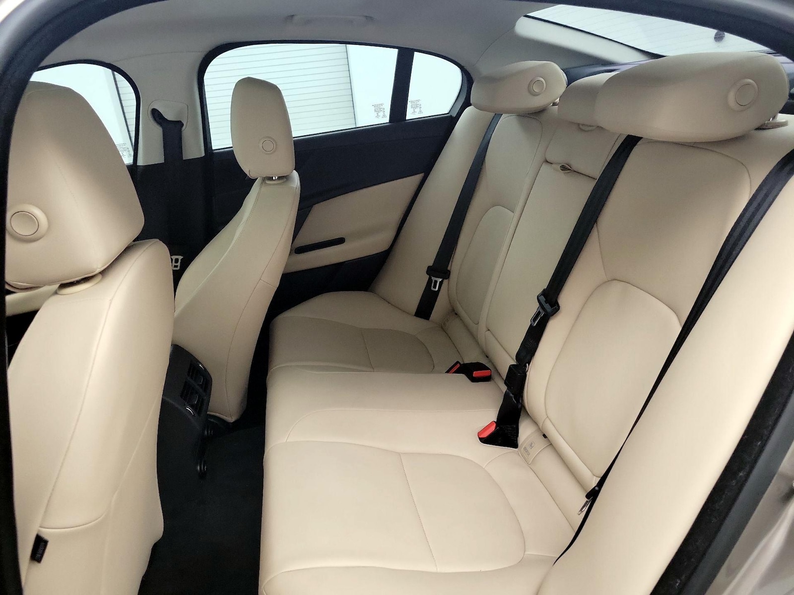 2017 Jaguar XE Premium - Photo 22