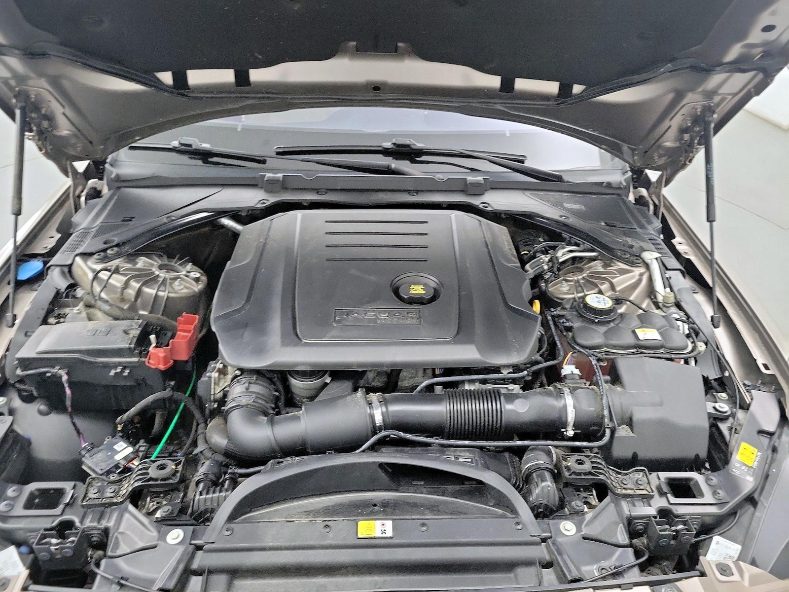 2017 Jaguar XE Premium - Photo 24