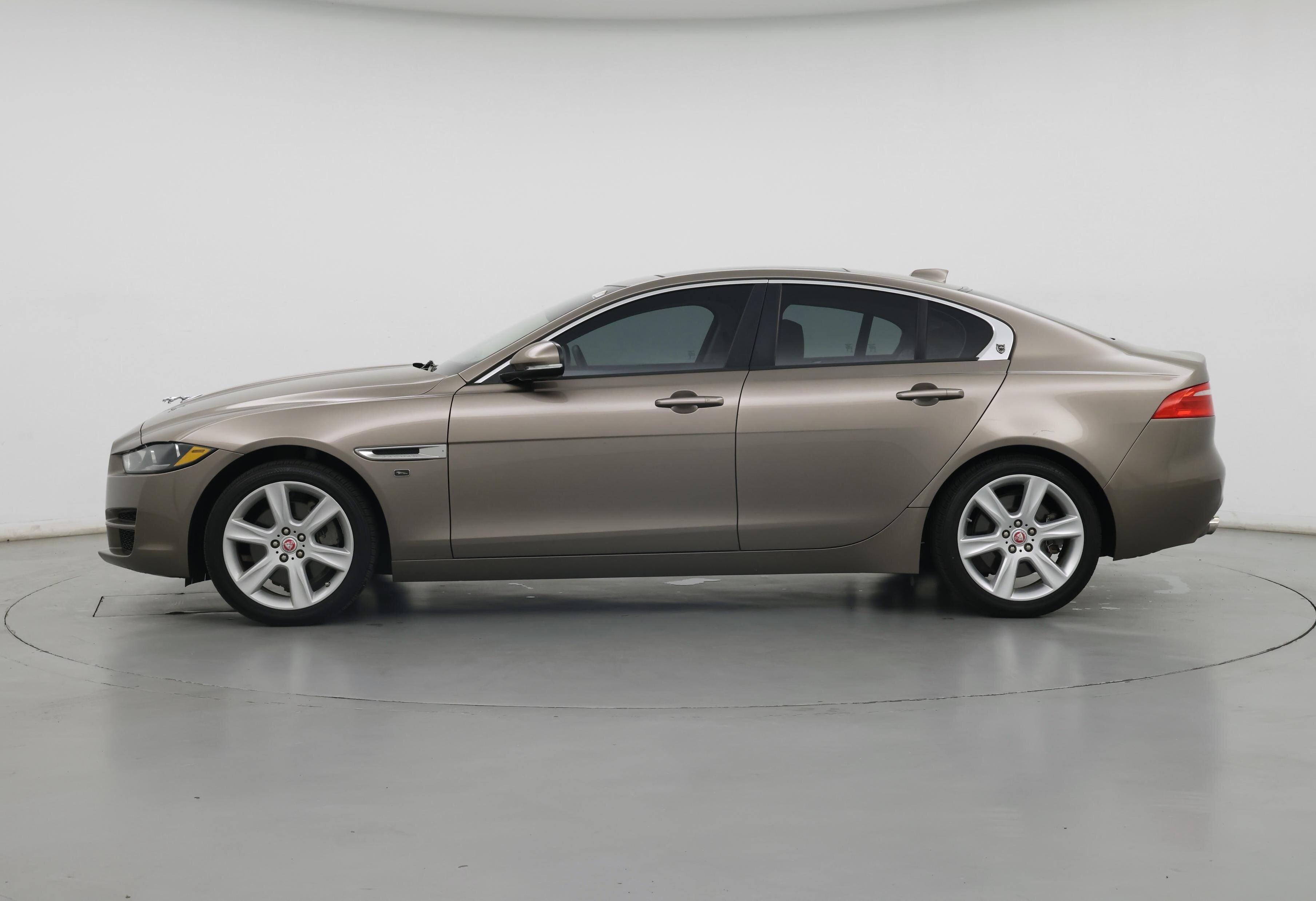 Thumbnail: 2017 Jaguar XE - 3