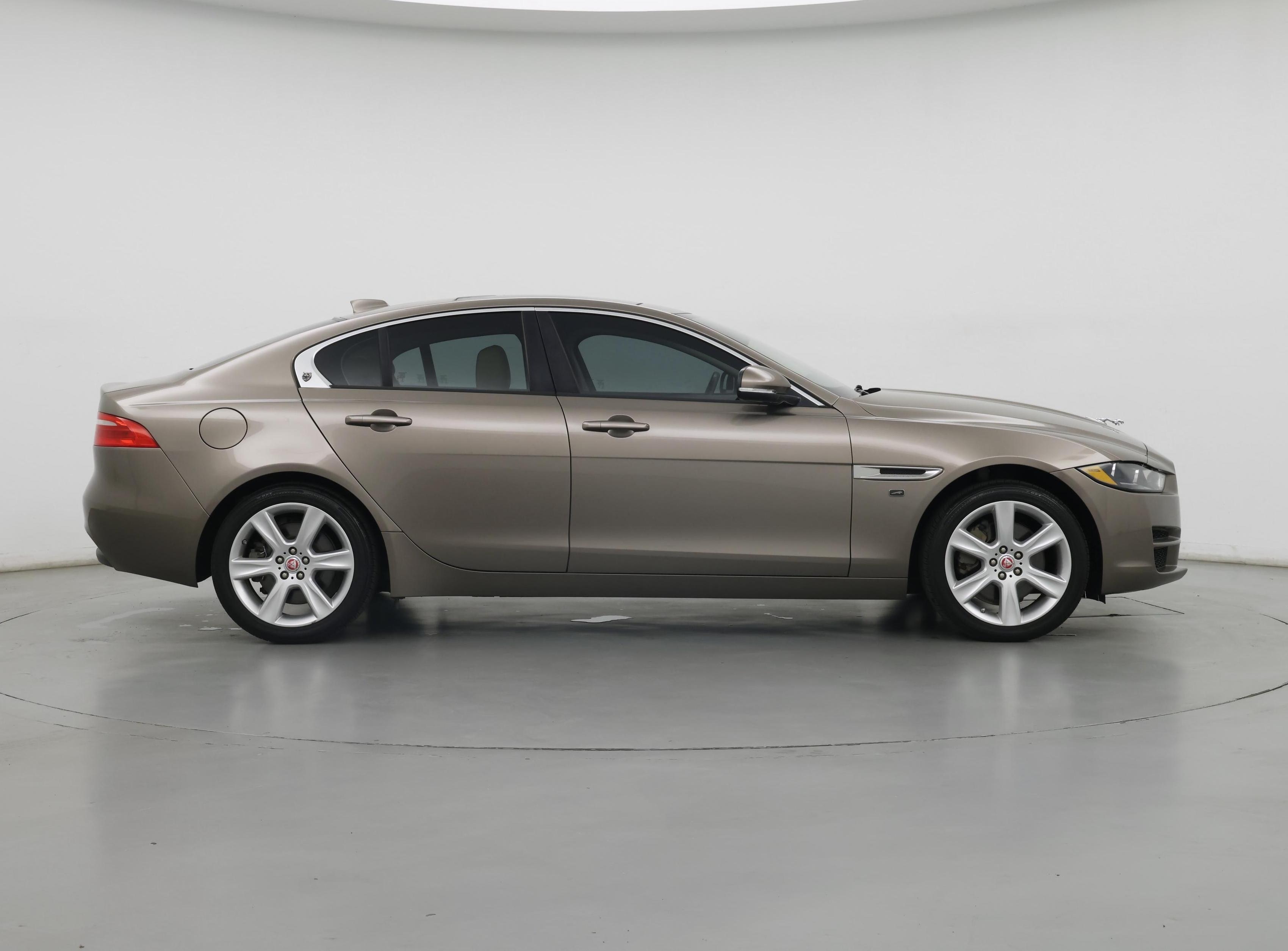 Thumbnail: 2017 Jaguar XE - 7