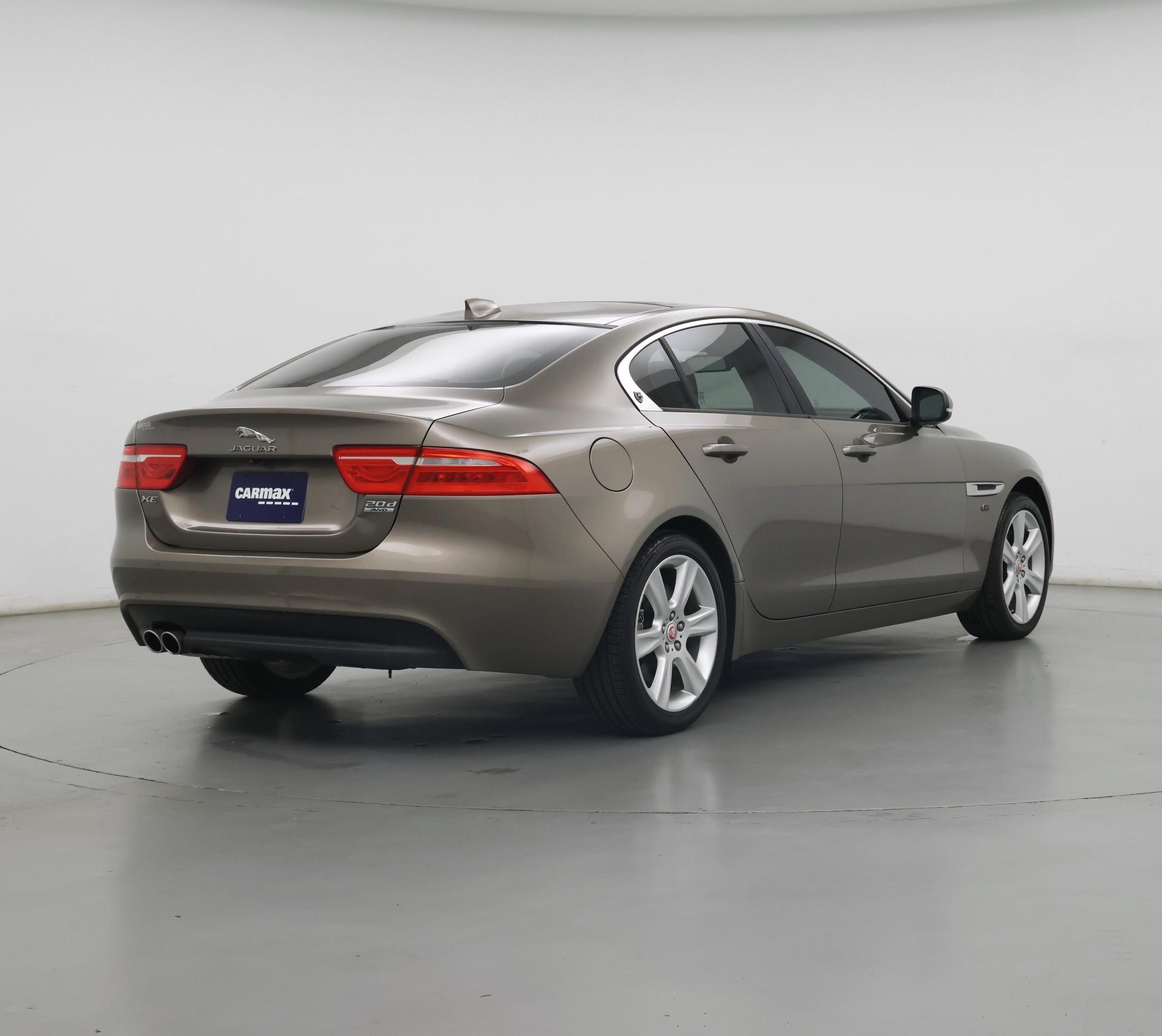 Thumbnail: 2017 Jaguar XE - 8