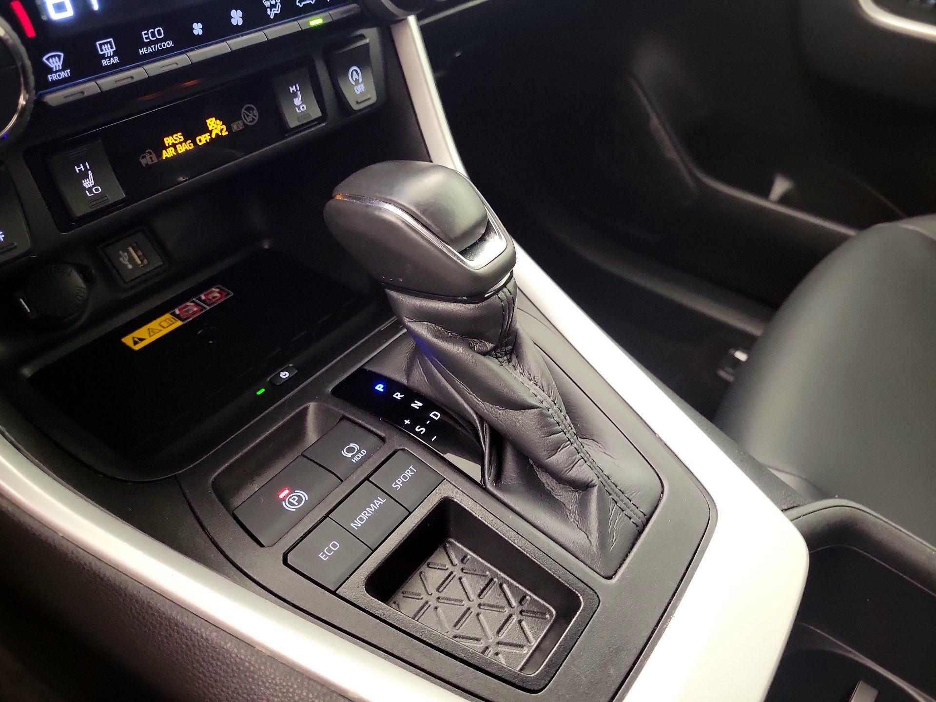 Thumbnail: 2023 Toyota RAV4 - 17