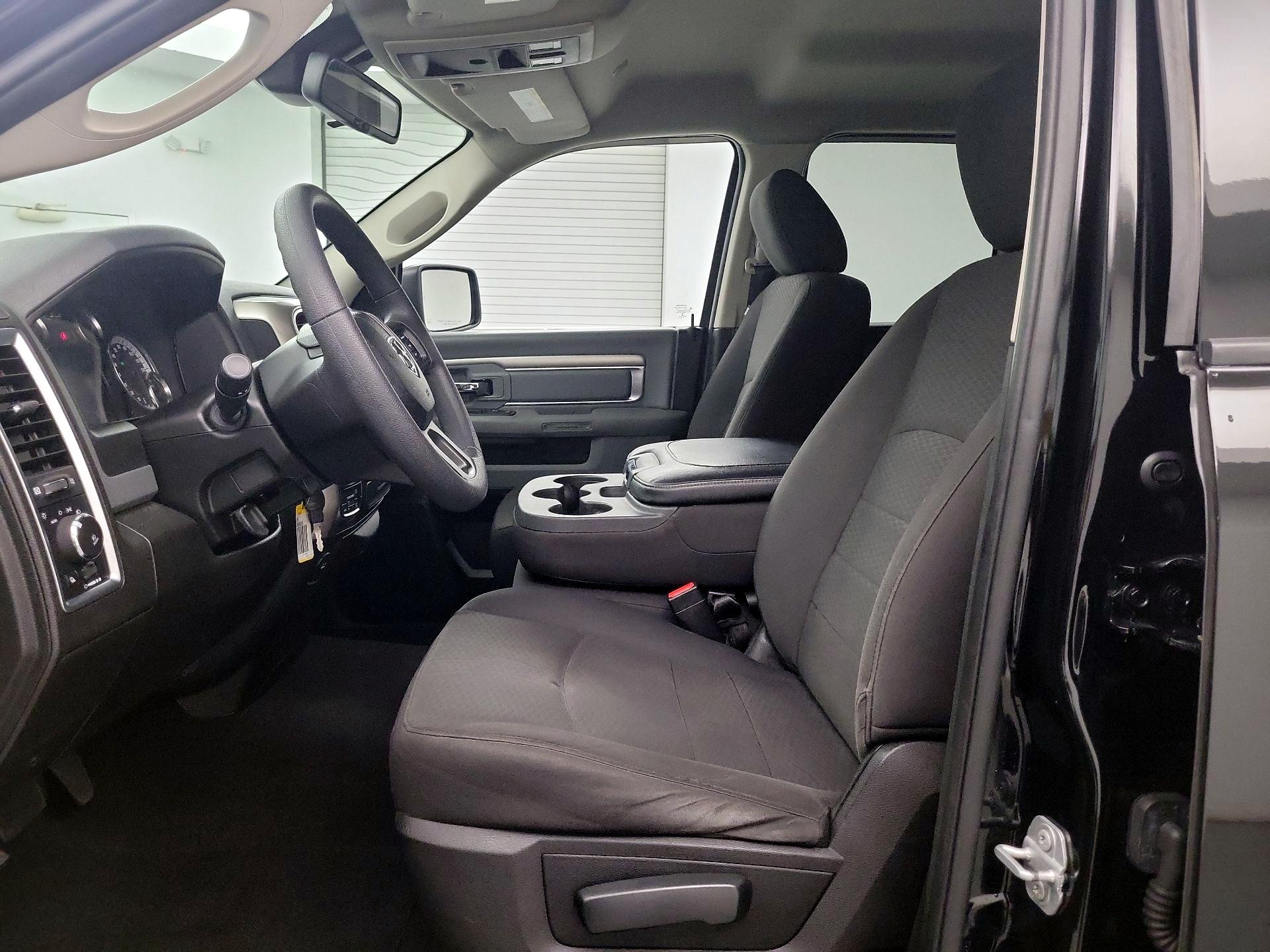 Thumbnail: 2019 RAM 1500 Classic - 9