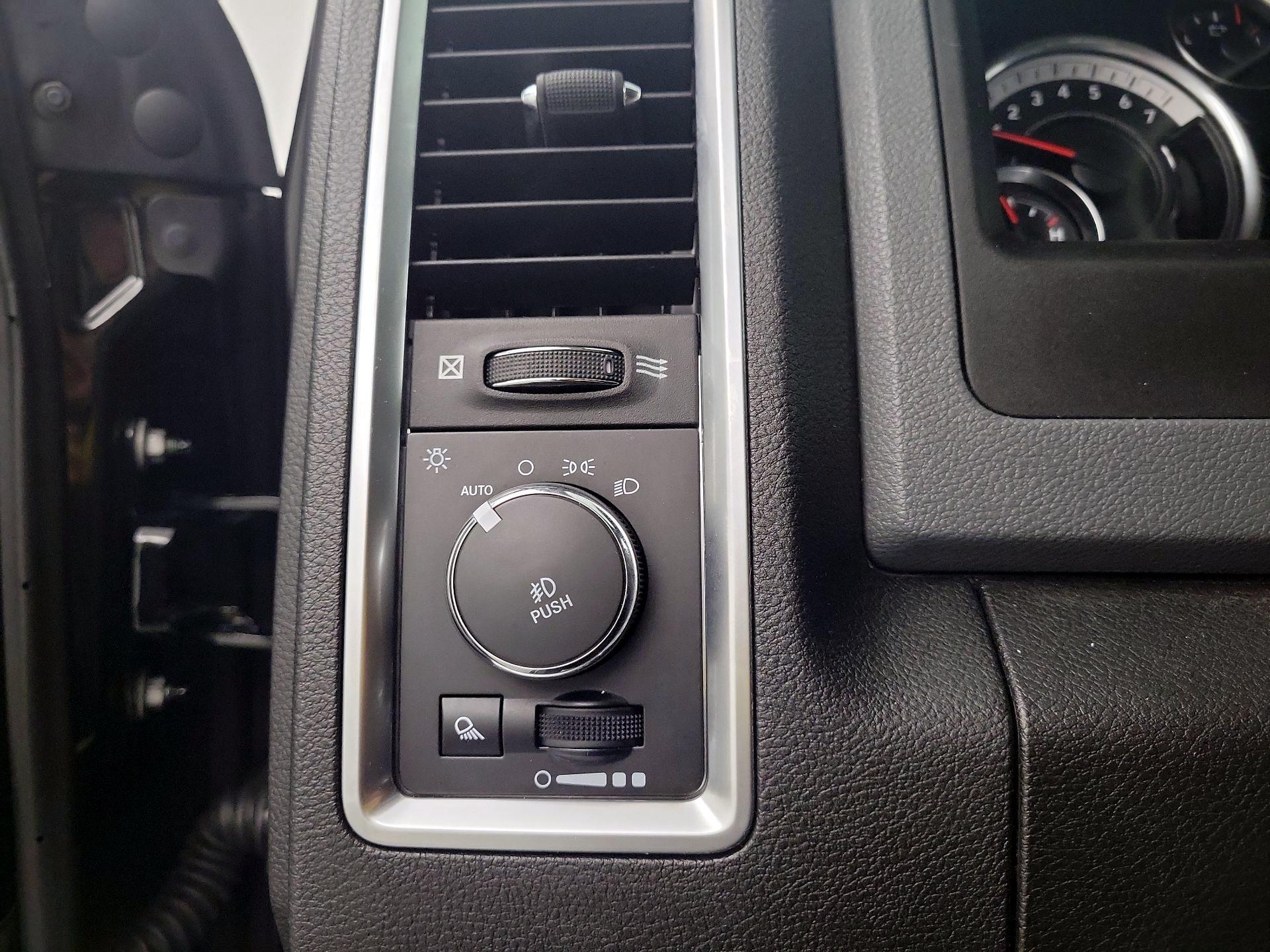 Thumbnail: 2019 RAM 1500 Classic - 11