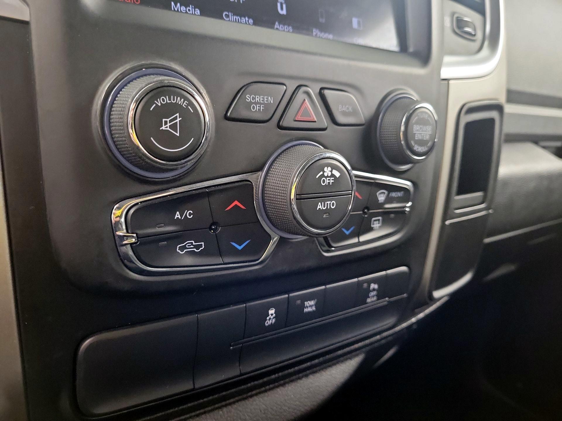 Thumbnail: 2019 RAM 1500 Classic - 14