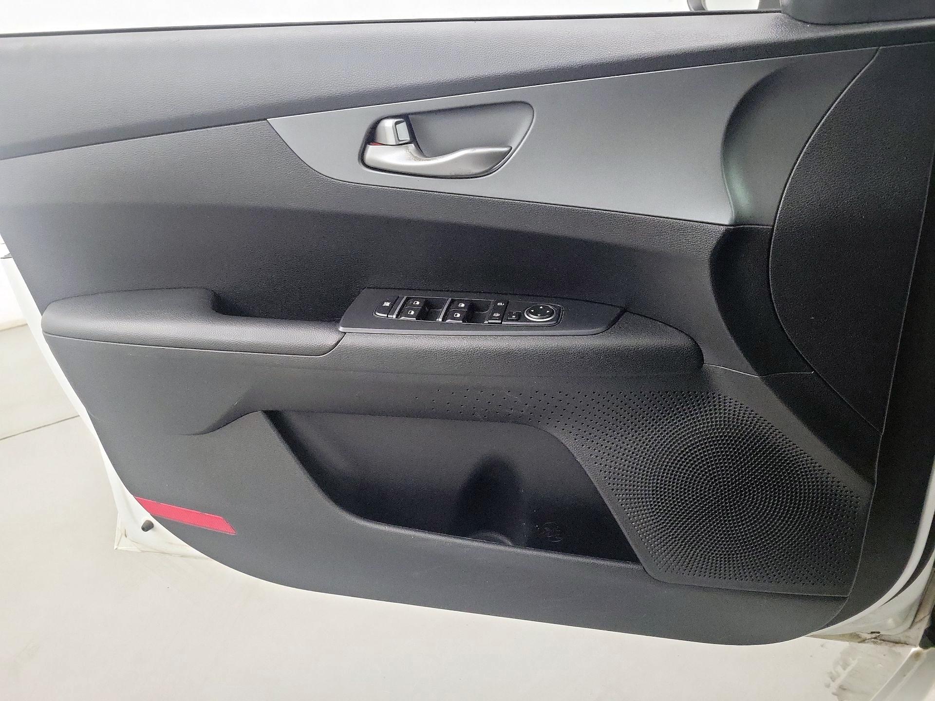 Thumbnail: 2020 Kia Forte - 12