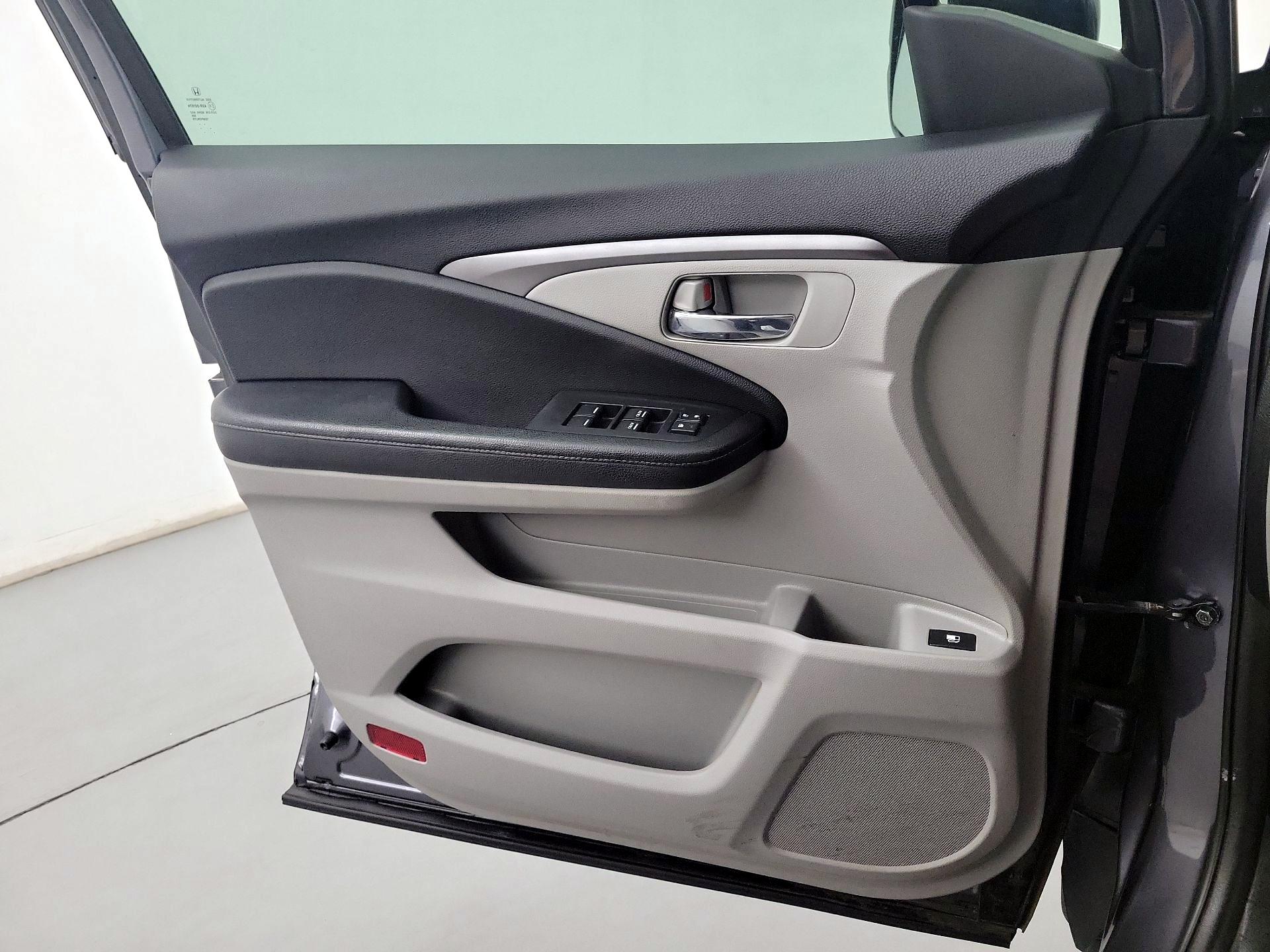 Thumbnail: 2017 Honda Ridgeline - 12