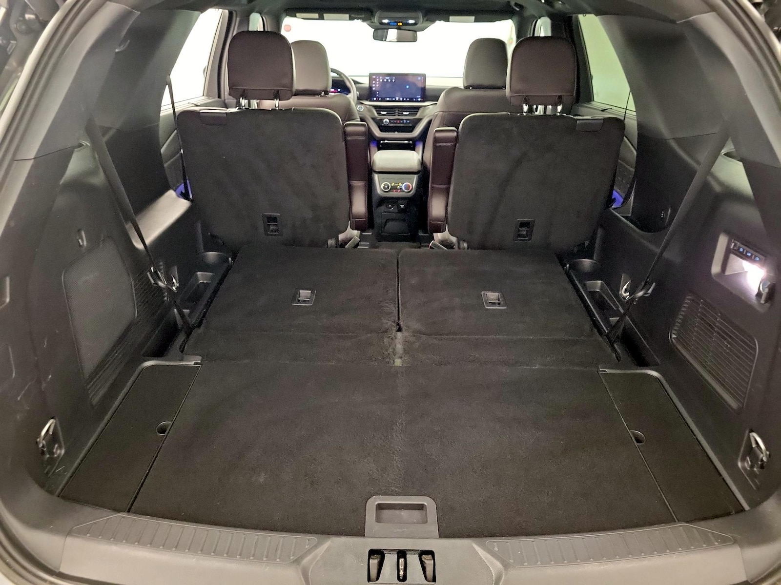 2025 Ford Explorer Platinum - Photo 24