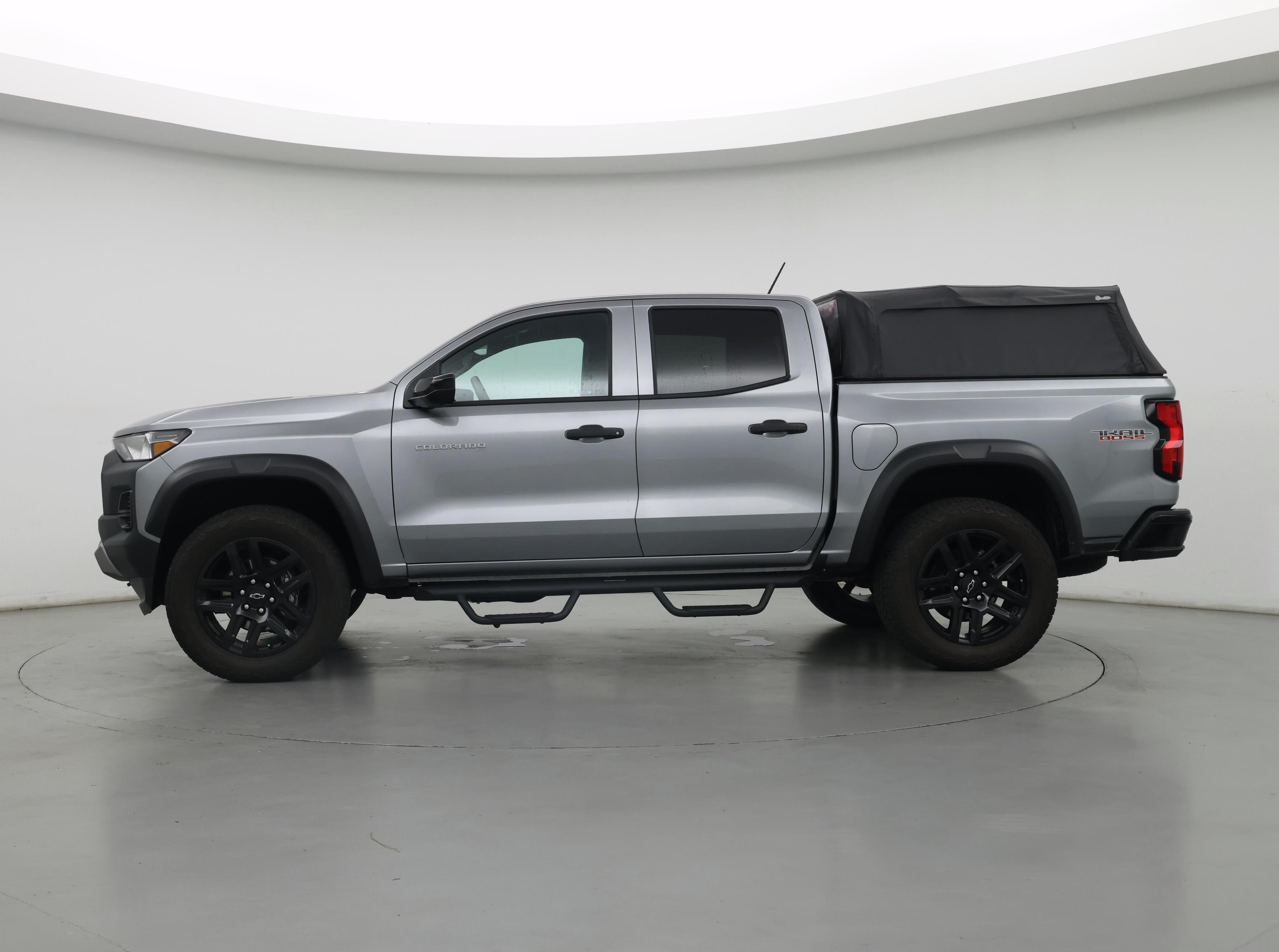 Thumbnail: 2023 Chevrolet Colorado - 3
