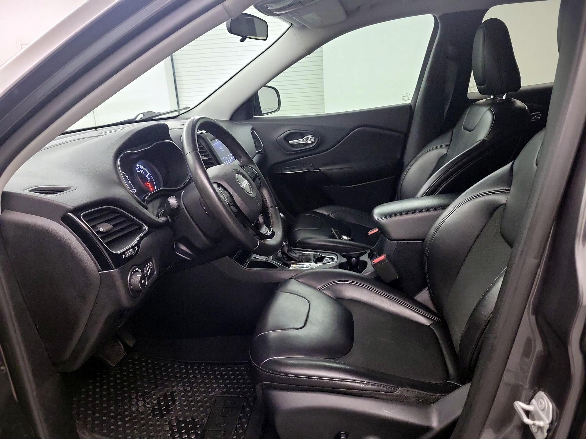 Thumbnail: 2019 Jeep Cherokee - 9