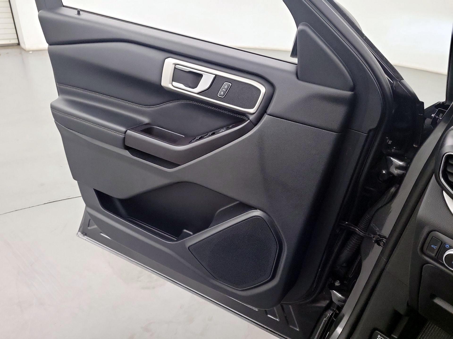 Thumbnail: 2020 Ford Explorer - 12