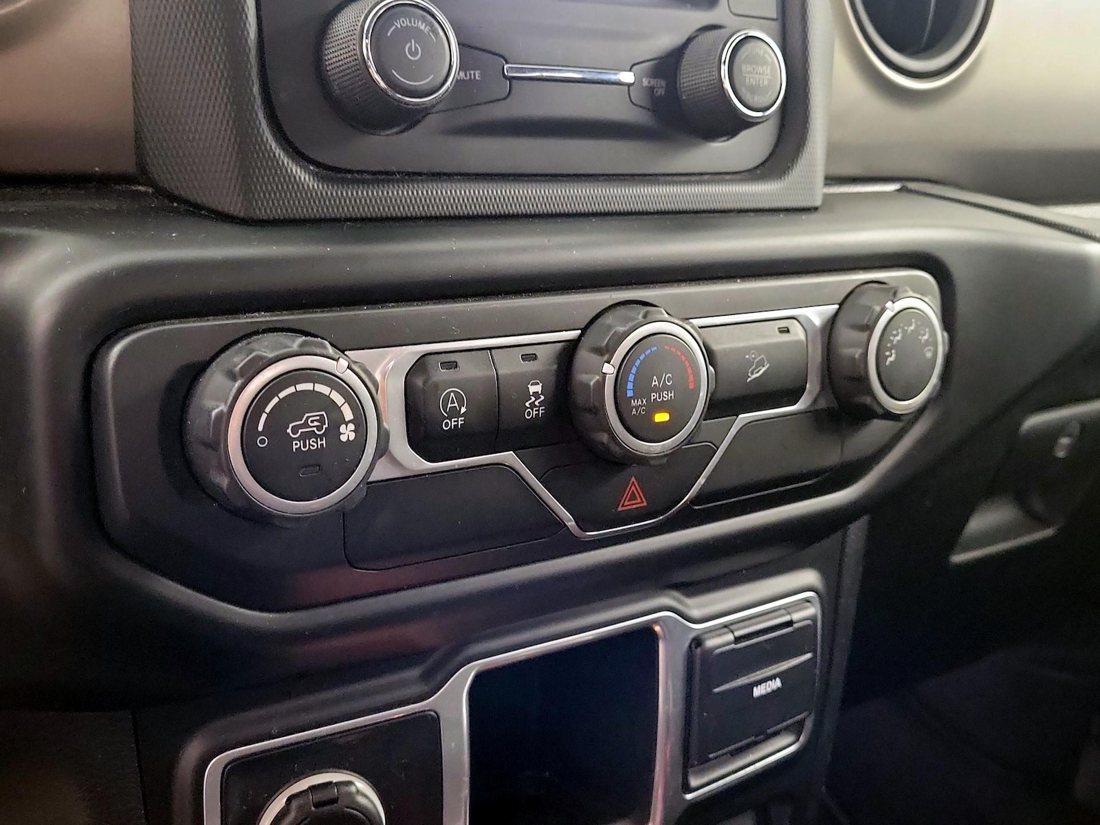 2018 Jeep All-New Wrangler Sport - Photo 17