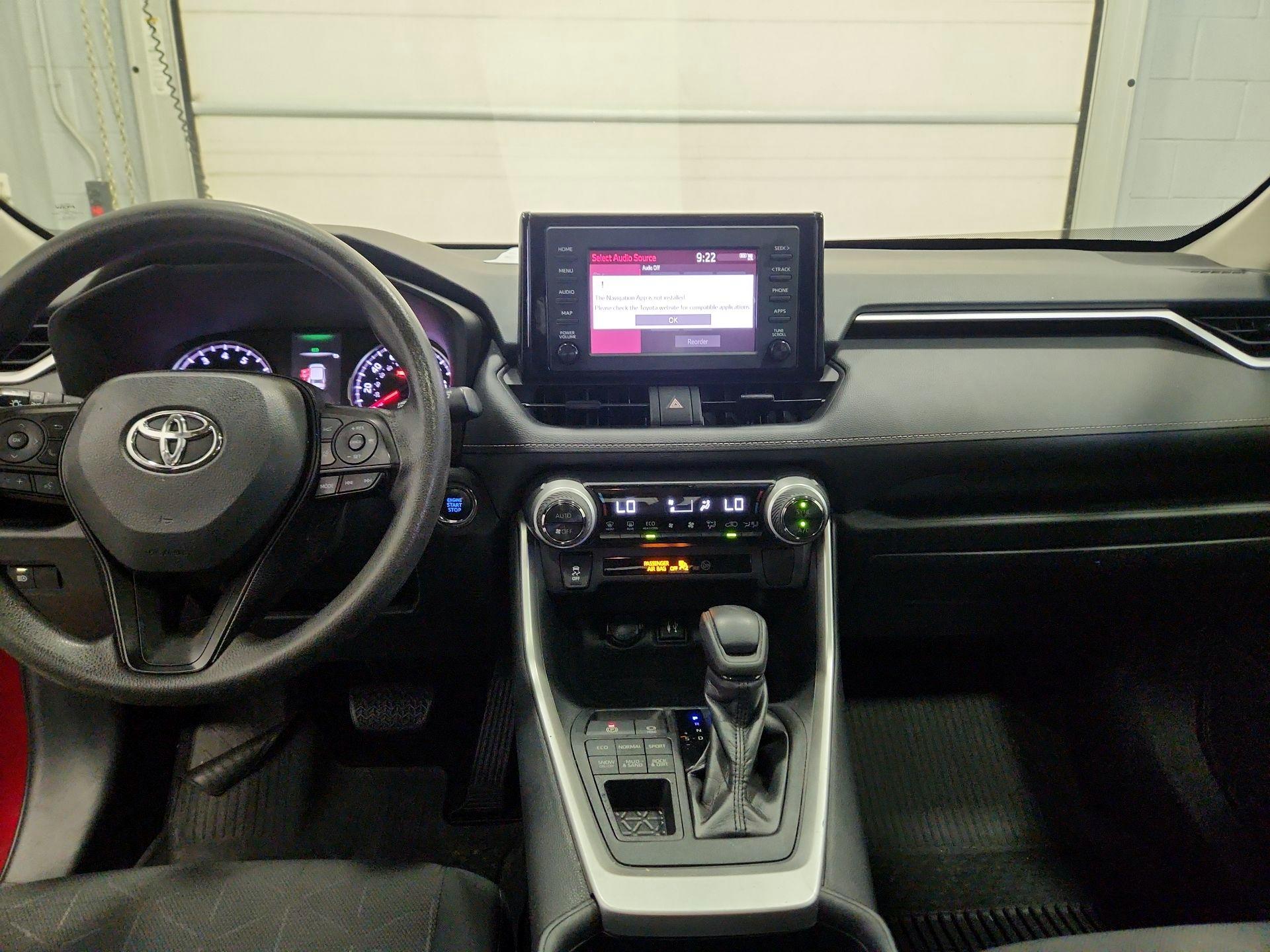 Thumbnail: 2019 Toyota RAV4 - 9