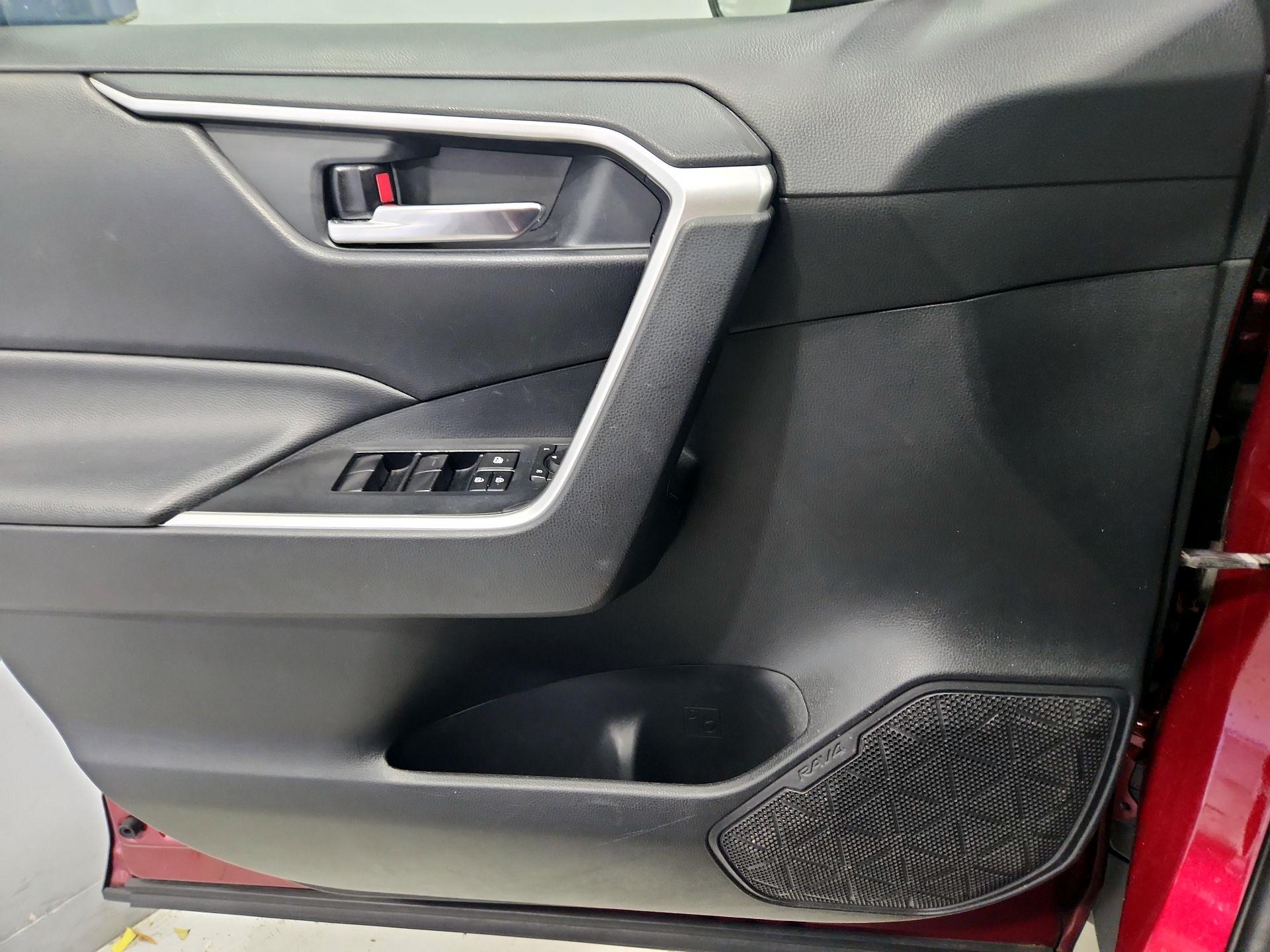 Thumbnail: 2019 Toyota RAV4 - 12