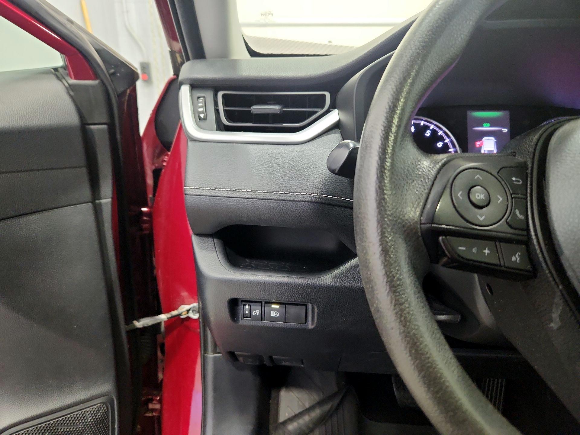Thumbnail: 2019 Toyota RAV4 - 13