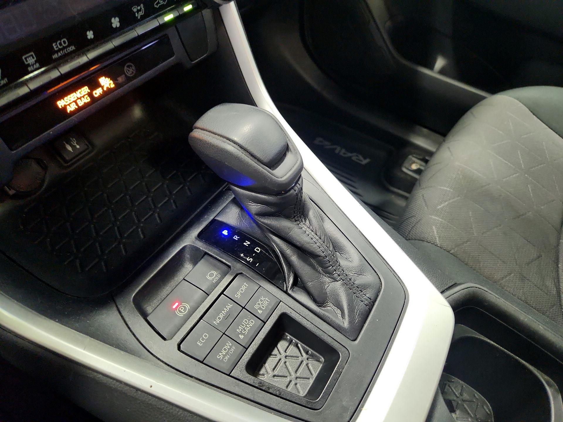 Thumbnail: 2019 Toyota RAV4 - 17