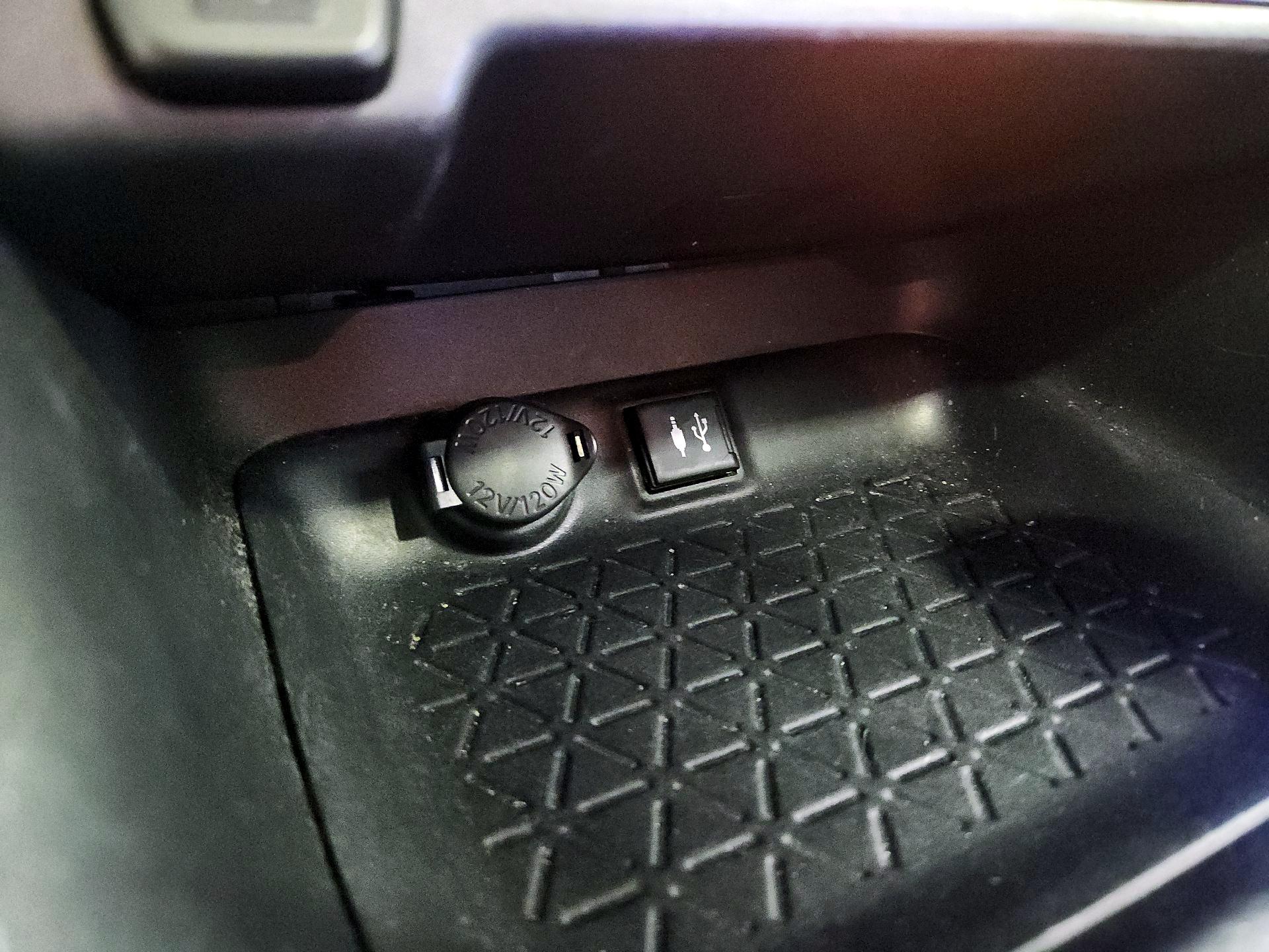 Thumbnail: 2019 Toyota RAV4 - 18