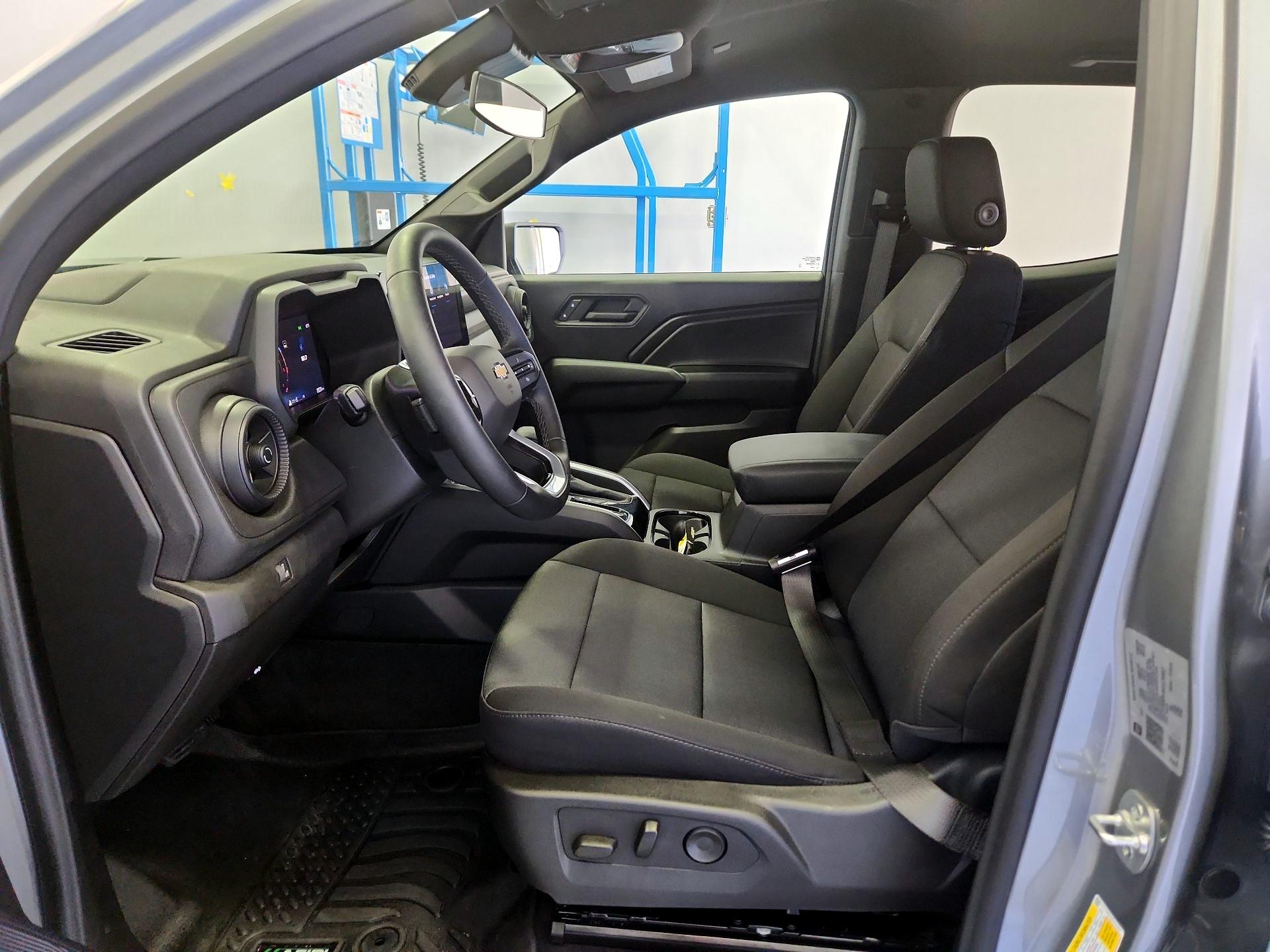Thumbnail: 2025 Chevrolet Colorado - 11
