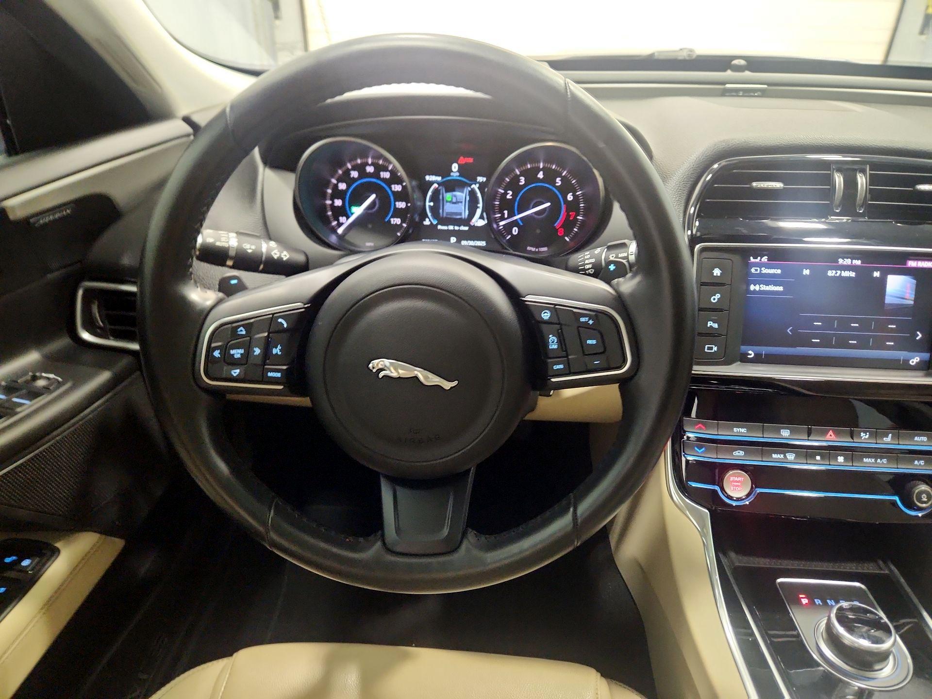Thumbnail: 2017 Jaguar XE - 10