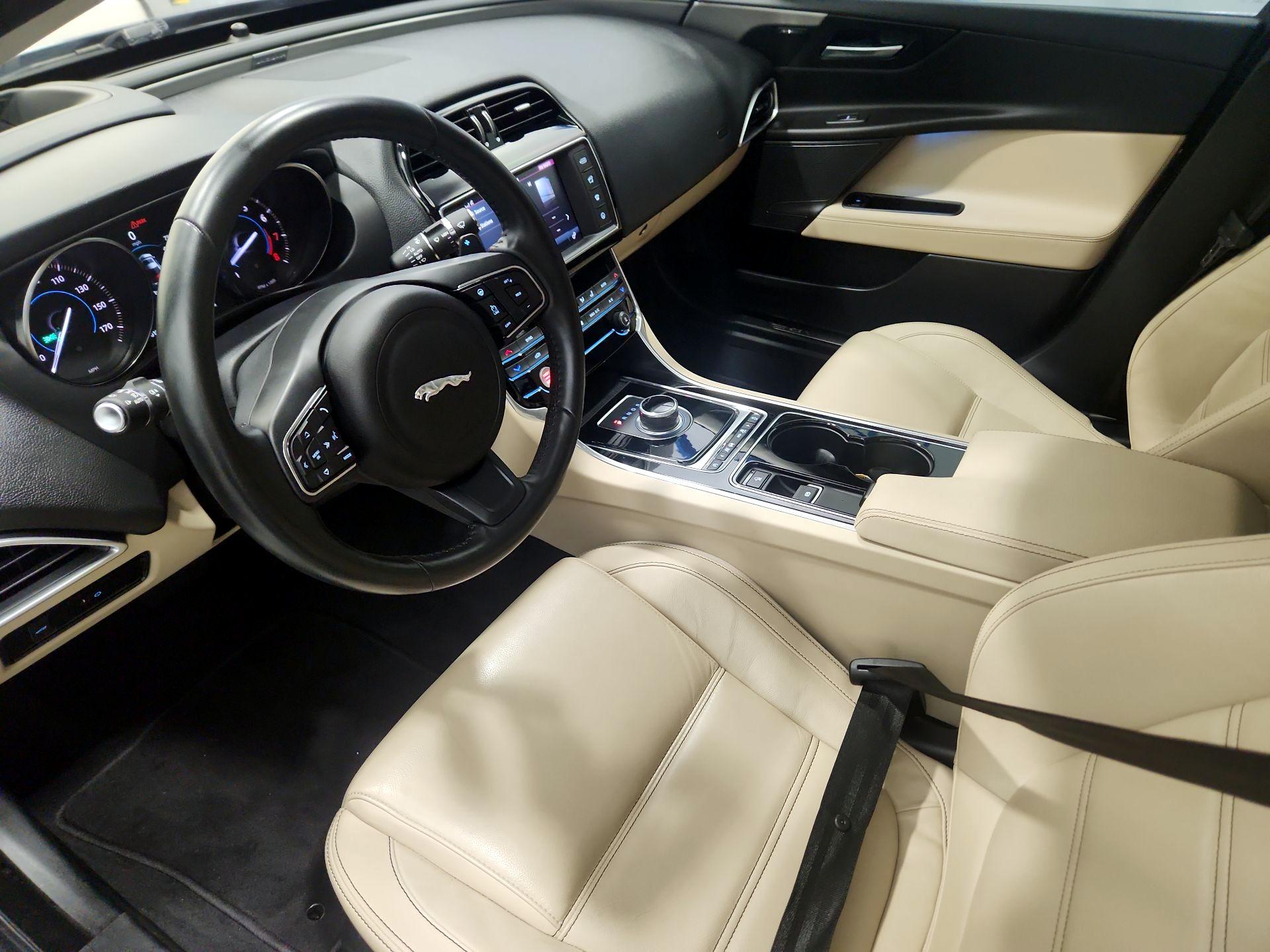 Thumbnail: 2017 Jaguar XE - 11