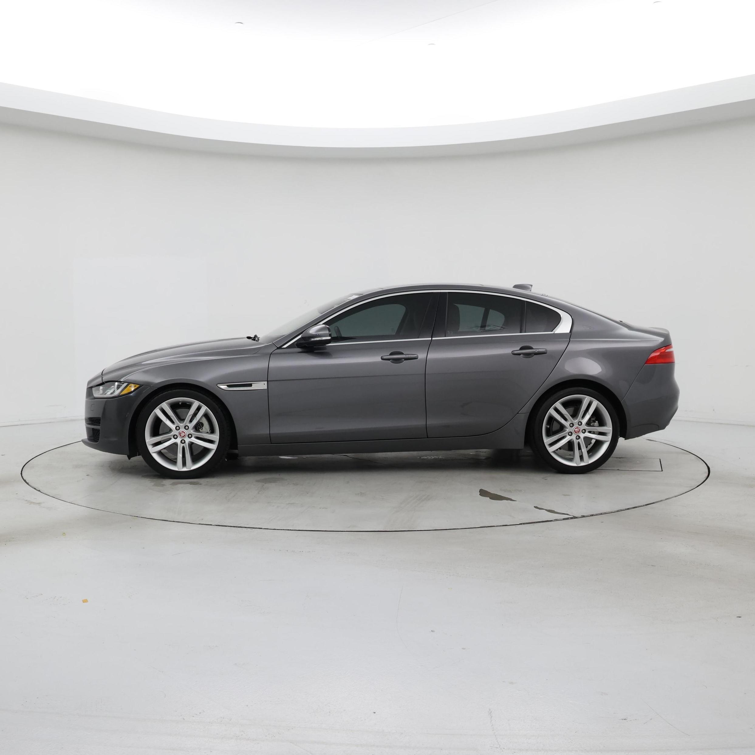 Thumbnail: 2017 Jaguar XE - 3