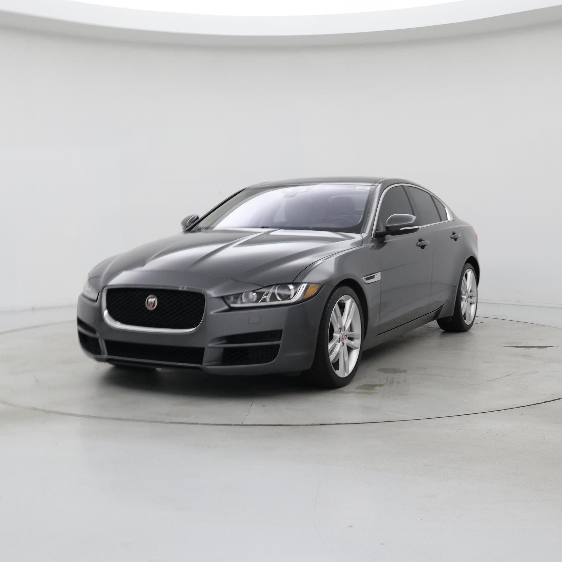 Thumbnail: 2017 Jaguar XE - 4