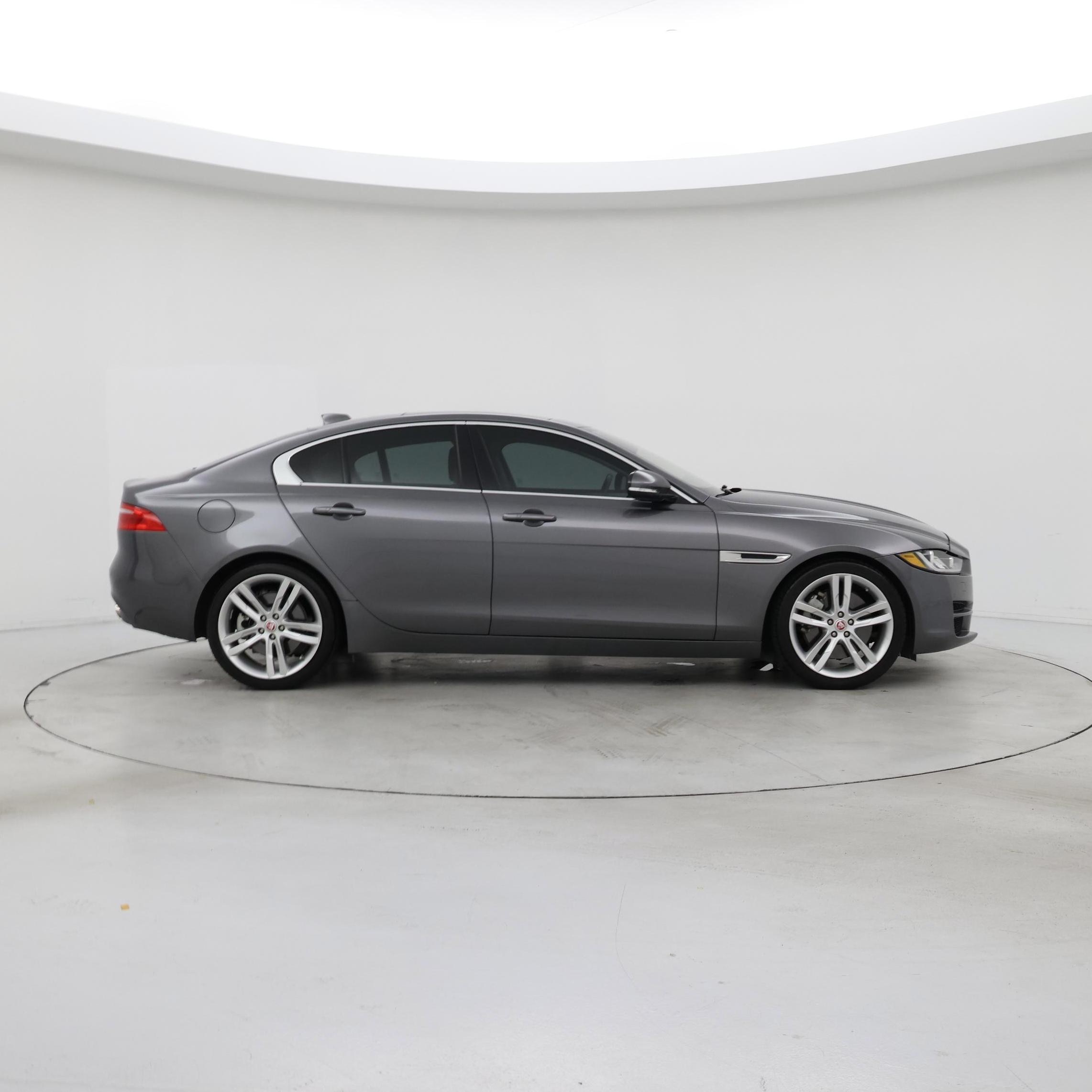 Thumbnail: 2017 Jaguar XE - 7