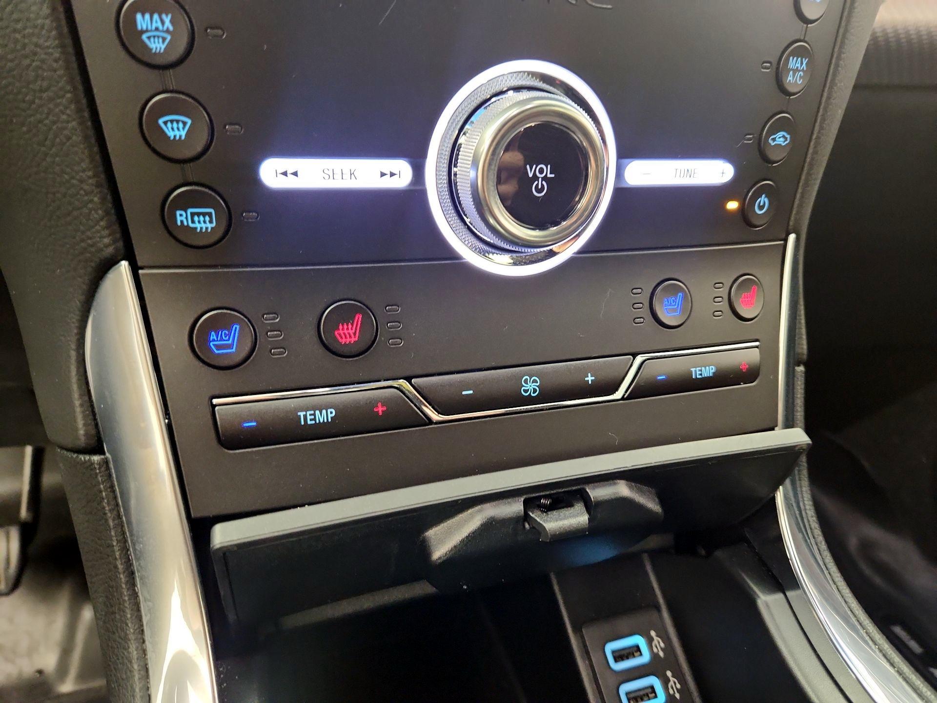 Thumbnail: 2020 Ford Edge - 17