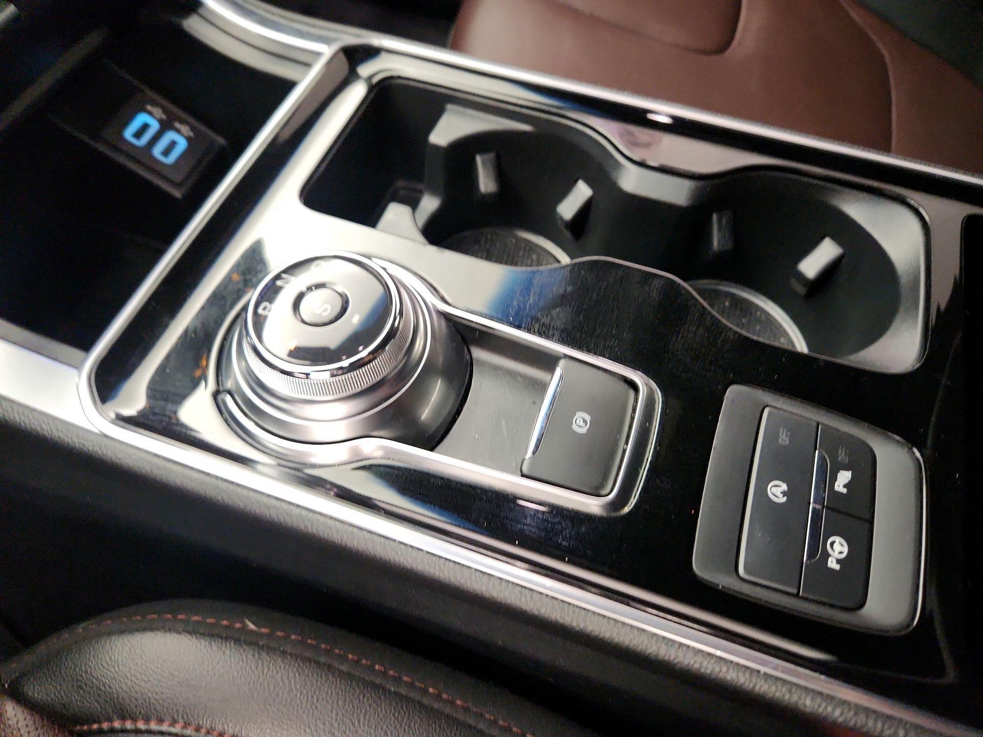 Thumbnail: 2020 Ford Edge - 18