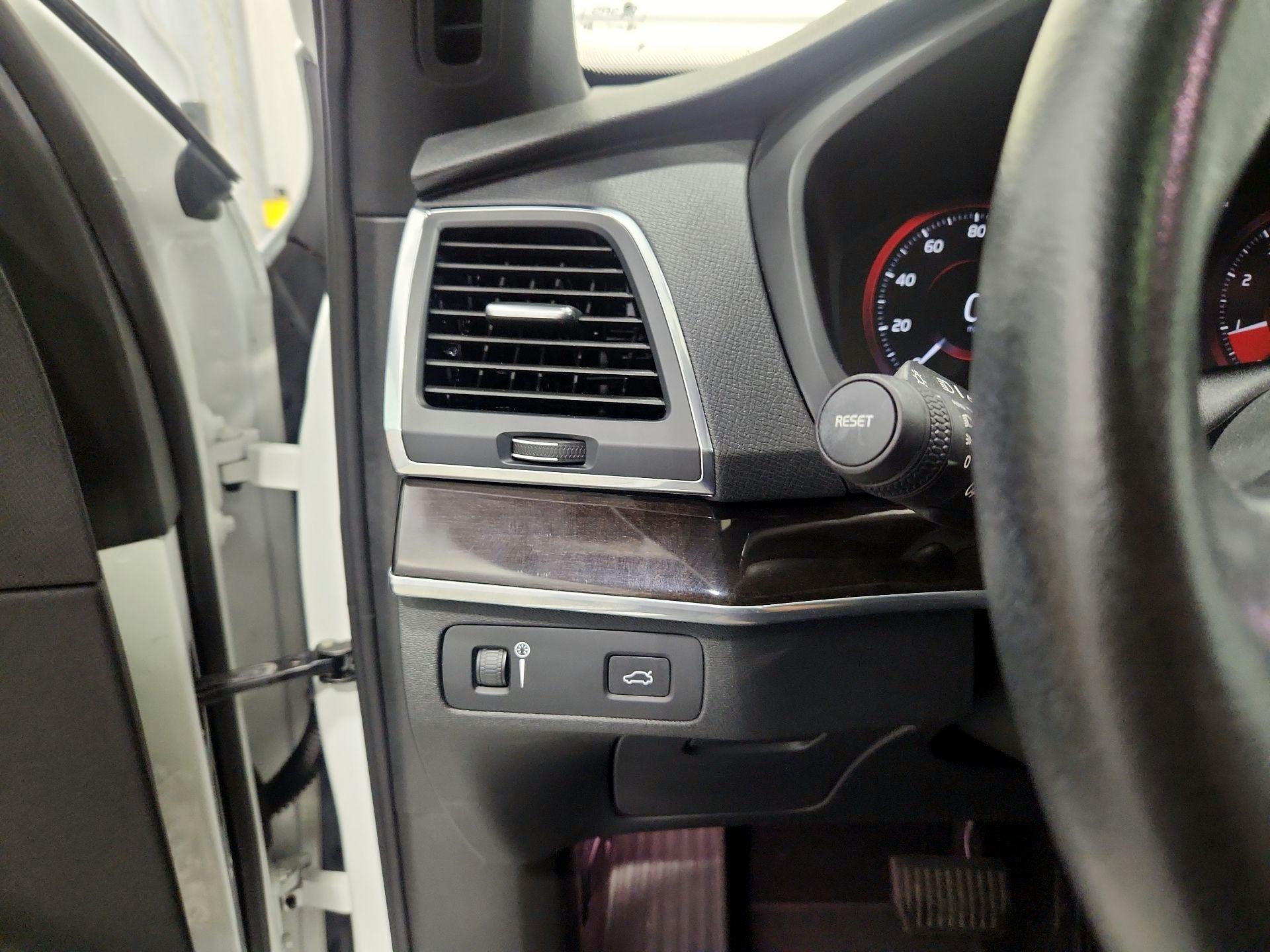 Thumbnail: 2019 Volvo XC90 - 13