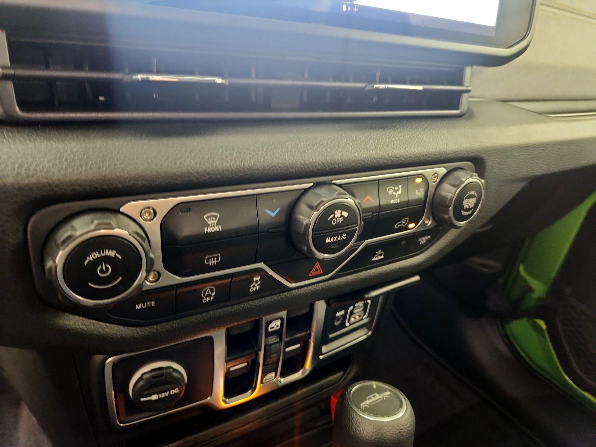 Thumbnail: 2025 Jeep Gladiator - 16