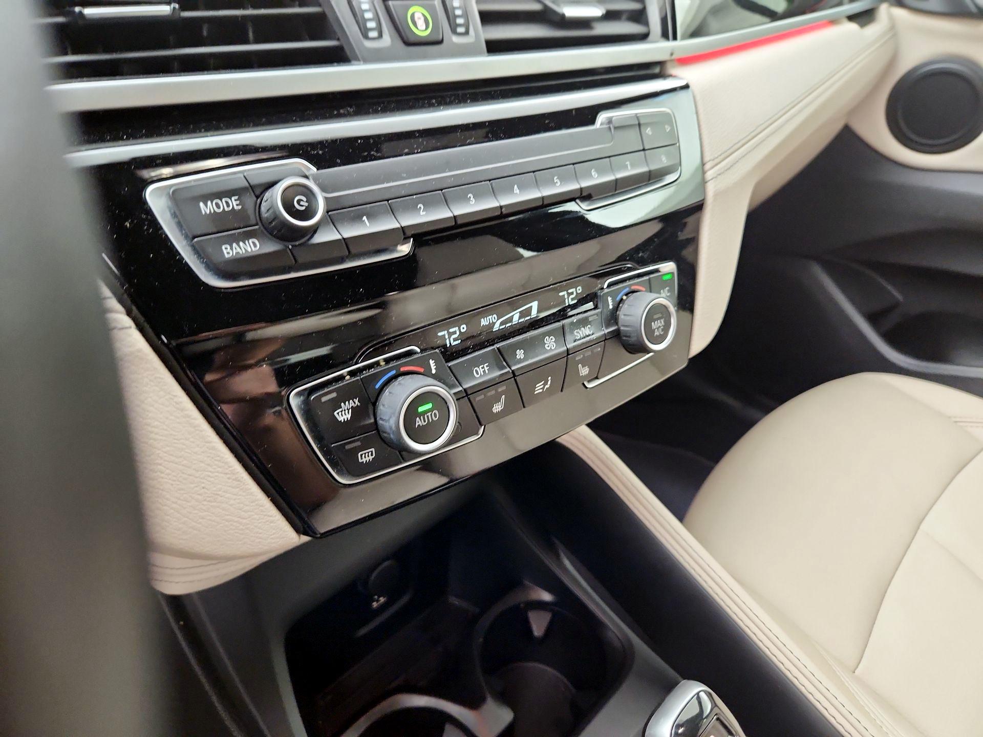 Thumbnail: 2022 BMW X1 - 17