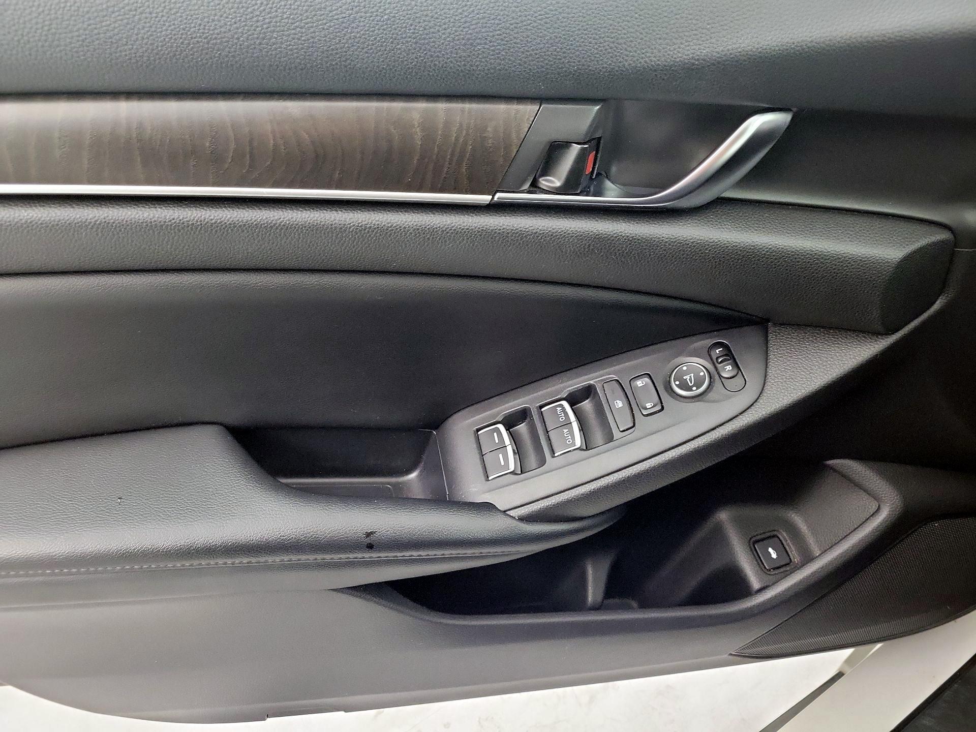 Thumbnail: 2018 Honda Accord - 10