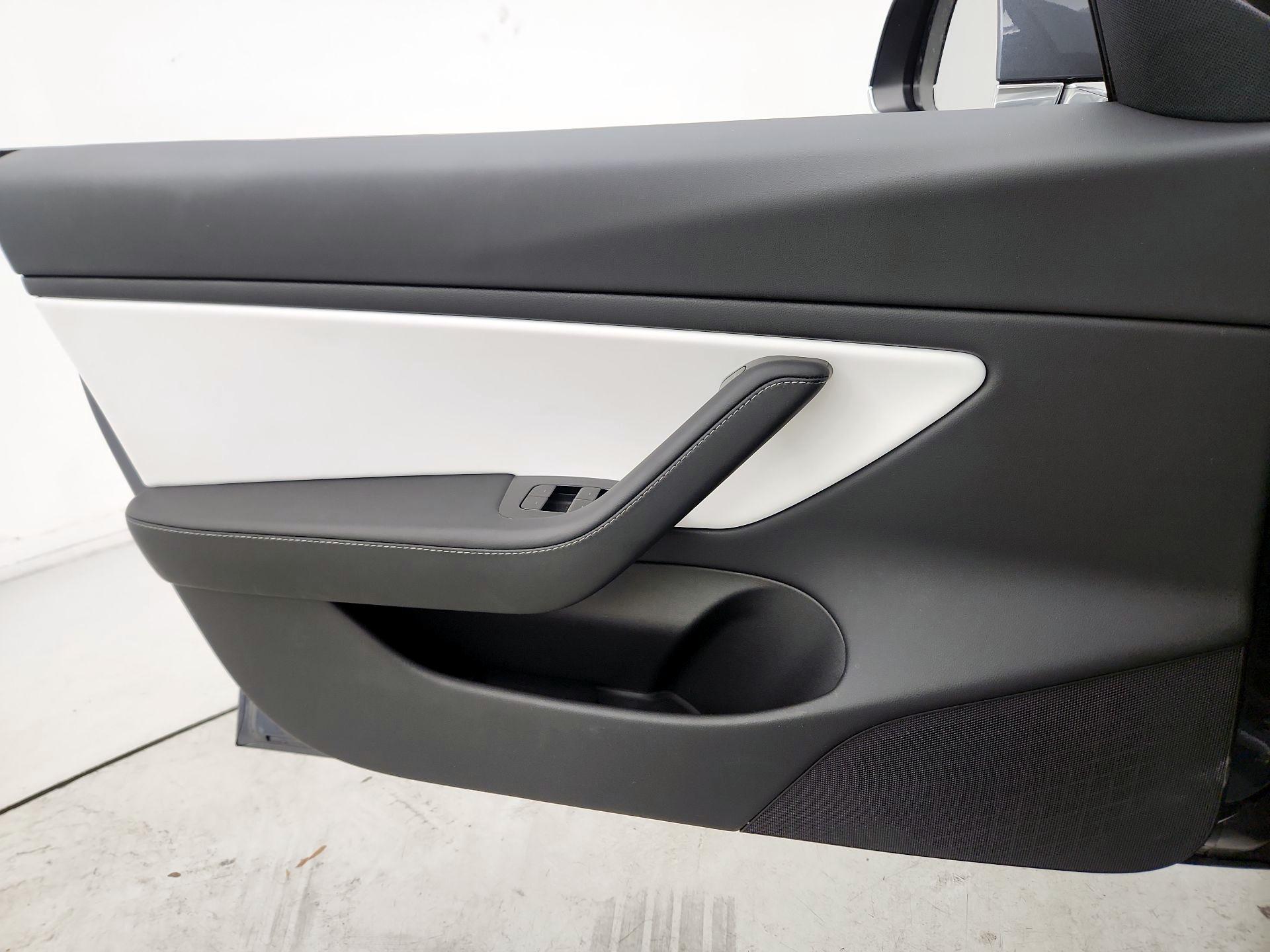 Thumbnail: 2020 Tesla Model 3 - 12