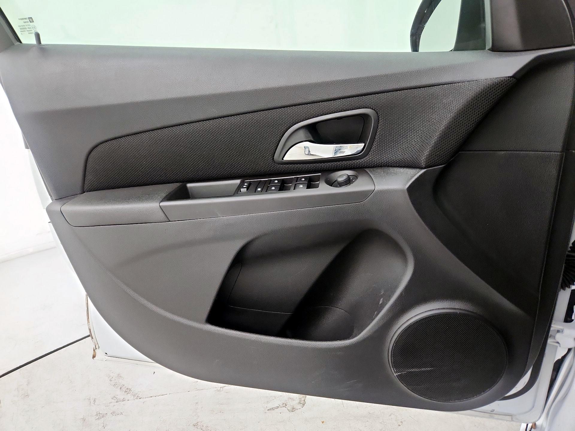 Thumbnail: 2015 Chevrolet Cruze - 10