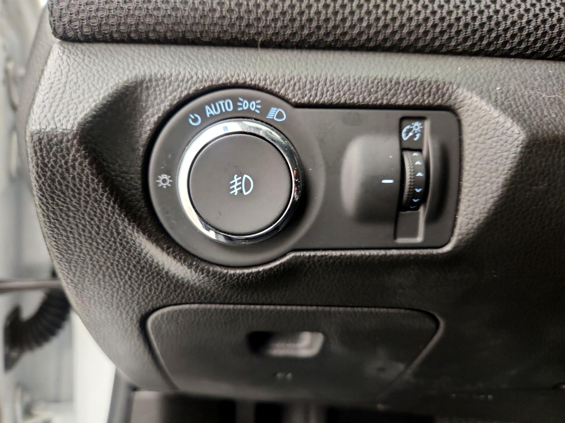 Thumbnail: 2015 Chevrolet Cruze - 11