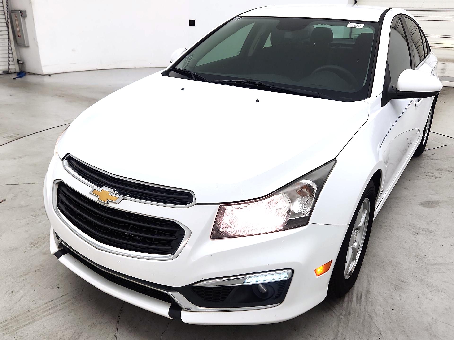 Thumbnail: 2015 Chevrolet Cruze - 3