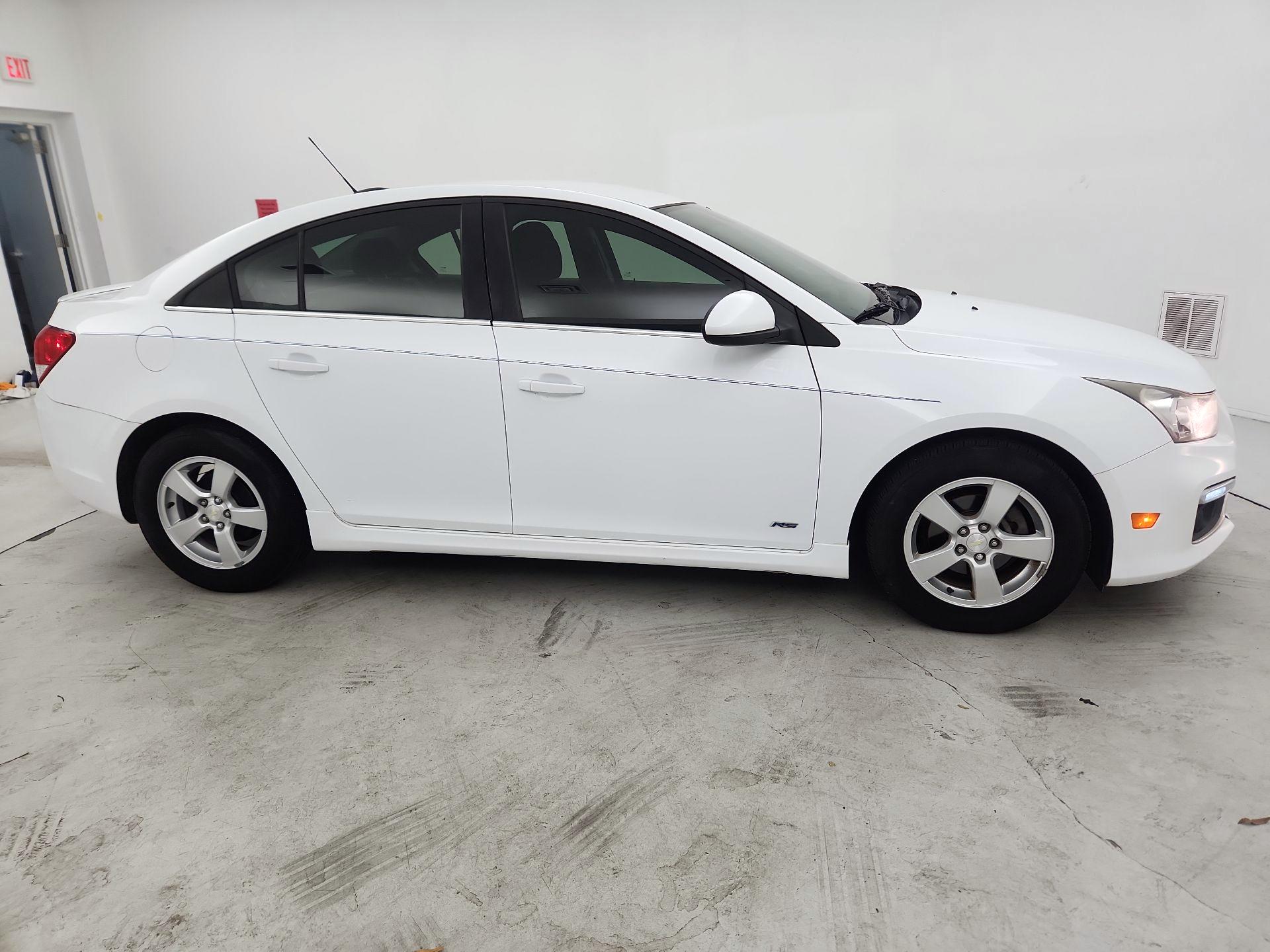 Thumbnail: 2015 Chevrolet Cruze - 4