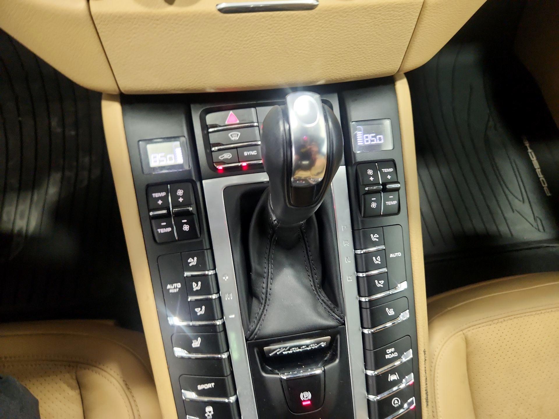 Thumbnail: 2018 Porsche Macan - 17