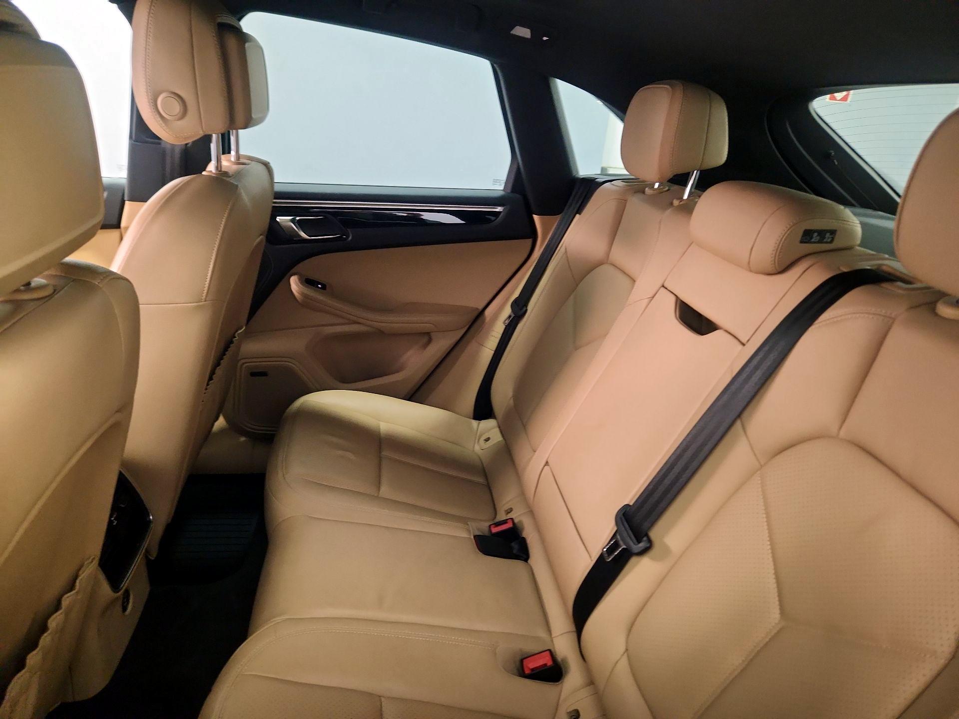 Thumbnail: 2018 Porsche Macan - 18